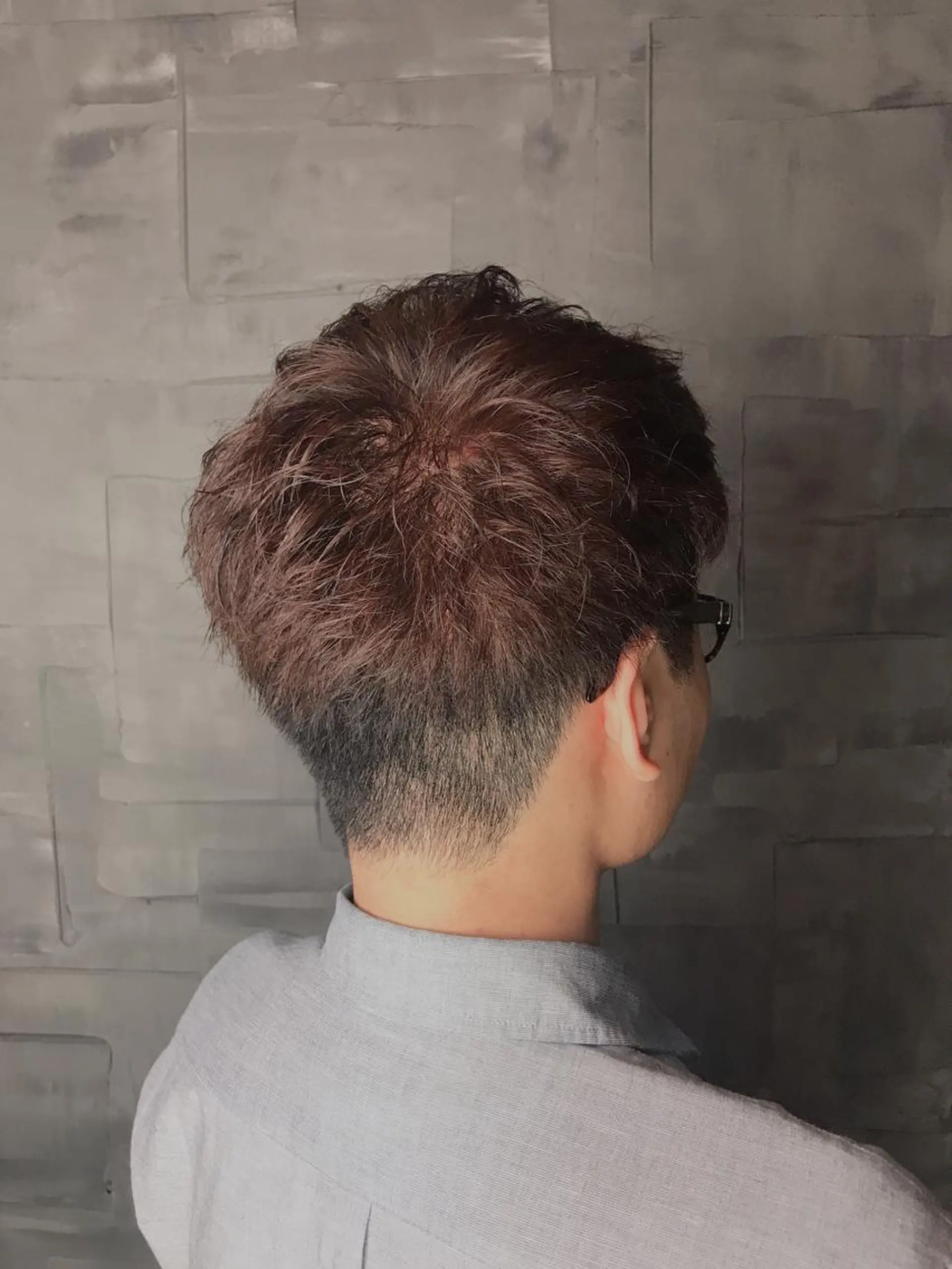 ショート 🌈インナーカラー 手塚直生のヘアスタイル