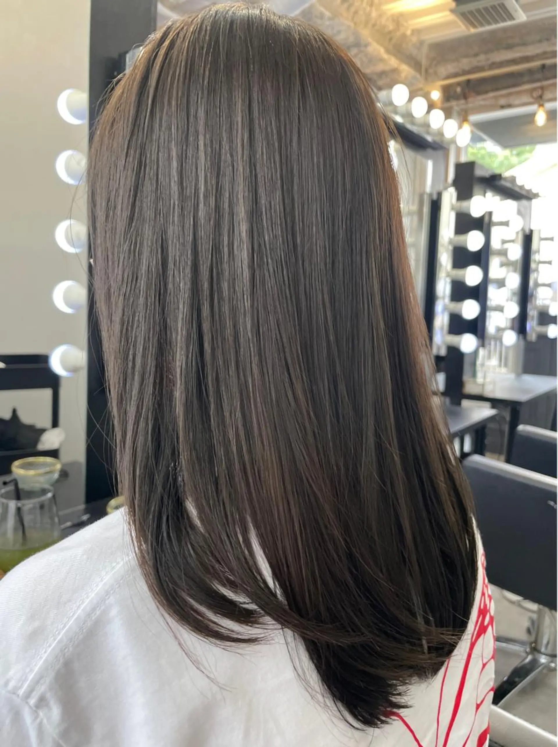 セミロング カラー アッシュ 透明感カラー オリーブアッシュ レイヤーカット カット ヘアカラー トリートメント ブリーチなし透明感 タケザワミキのヘアスタイル
