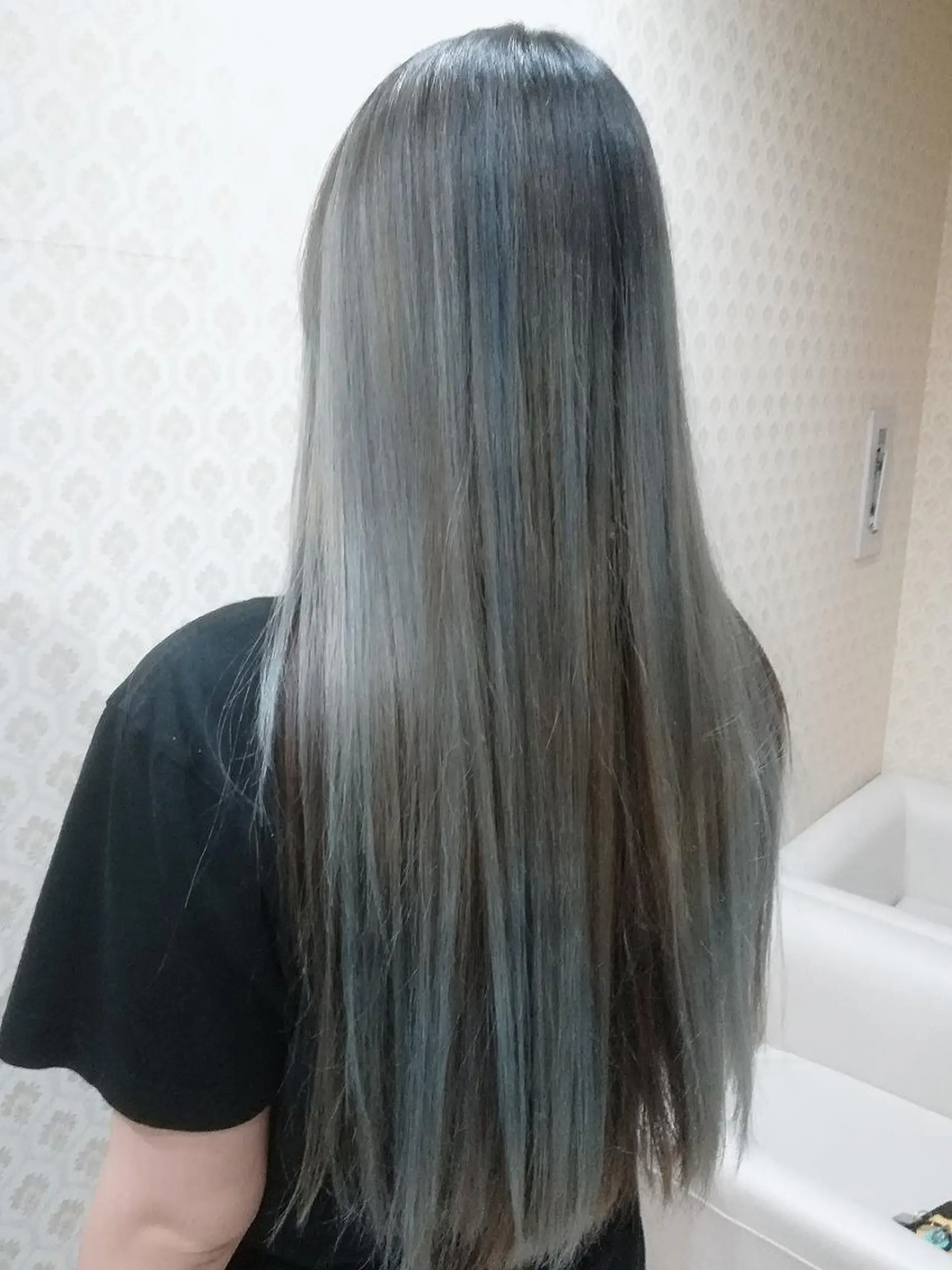 ロング カラー グレージュ ハイライトカラー インナーカラー シルバー シルバーグレージュ sato shoheiのヘアスタイル