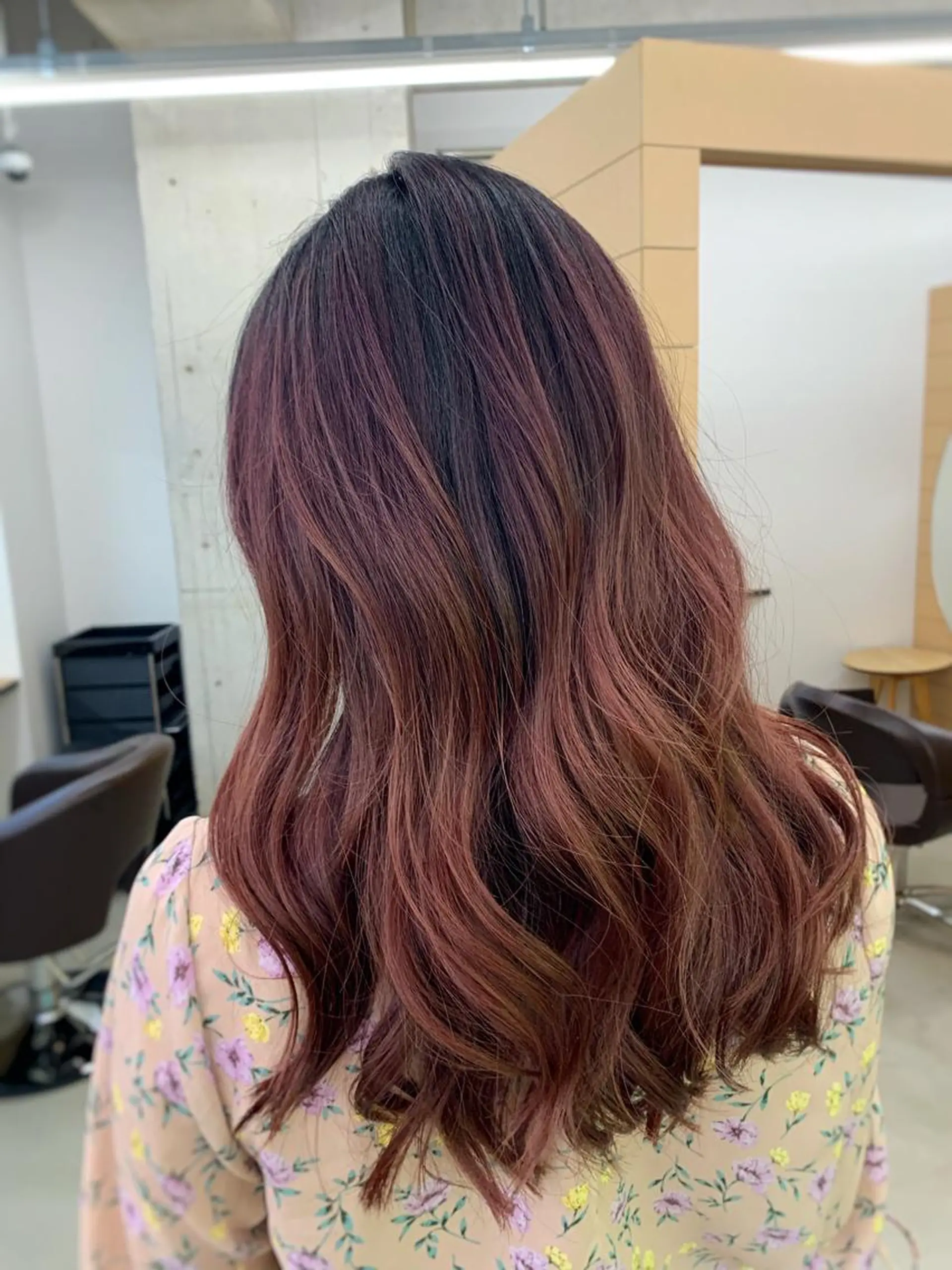 ロング カラー バレイヤージュ グラデーションカラー レイヤーカット yuri🌼 N°＋uta*天王寺のヘアスタイル