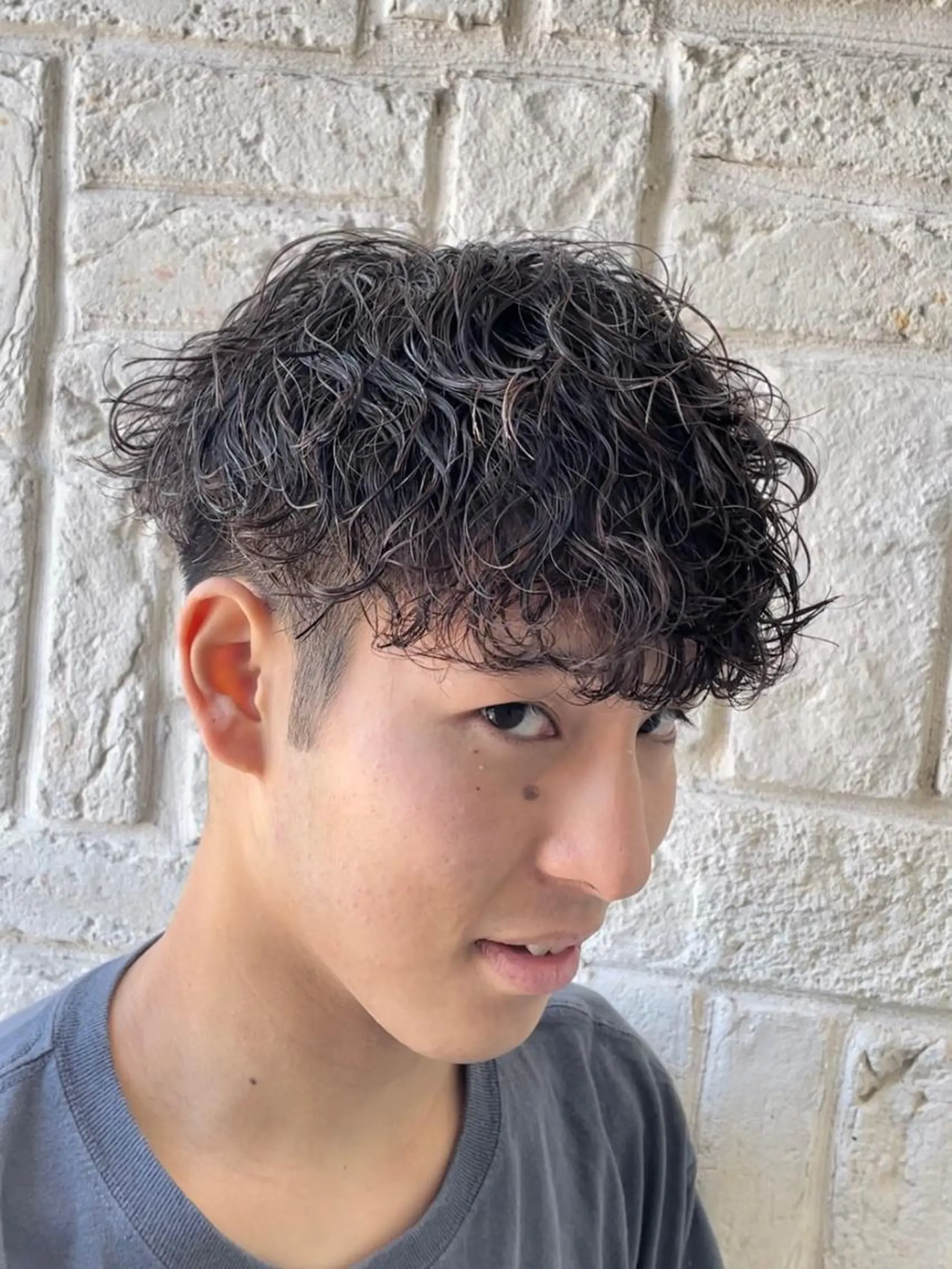 パーマ メンズ マッシュ 刈り上げ 波巻きパーマ カット パーマ アタ ムのヘアスタイル