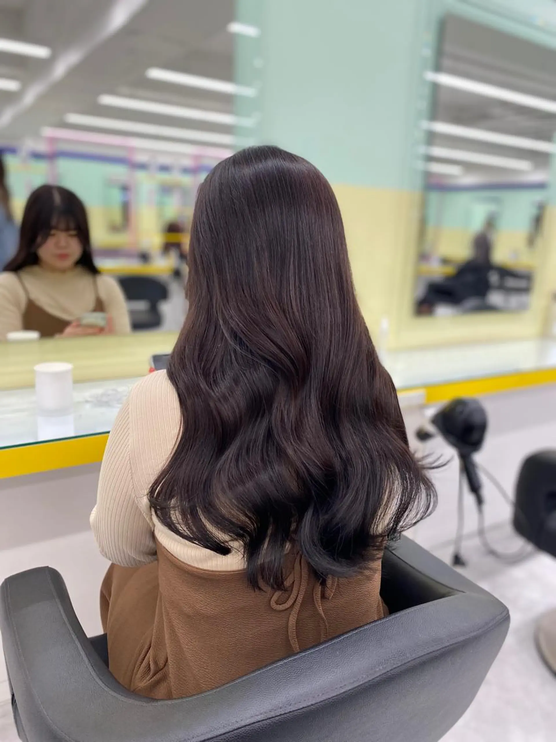 ミディアム カラー パーマ ヘアアレンジ メンズ キッズ ネイル マツエク・マツパ アイブロウ ブラウンカラー チョコレートブラウン カラーマツエク ブラウン ヘアカラー Lumo所属・💖横浜ブリーチなし 💖MIHOのヘアスタイル