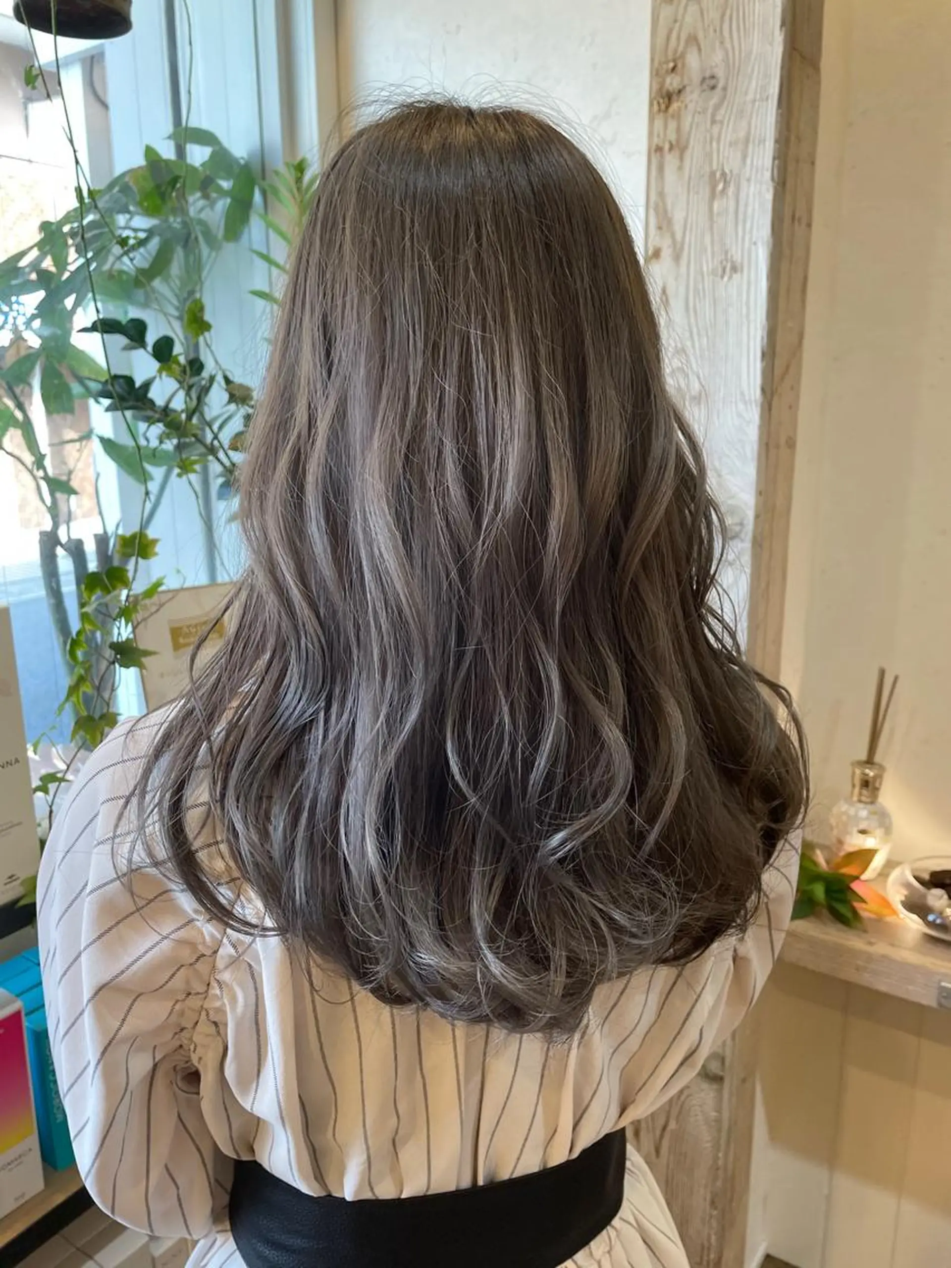 ロング カラー ブリーチ 透明感カラー シルバー カット トリートメント ブリーチ カラー/久保田彰のヘアスタイル