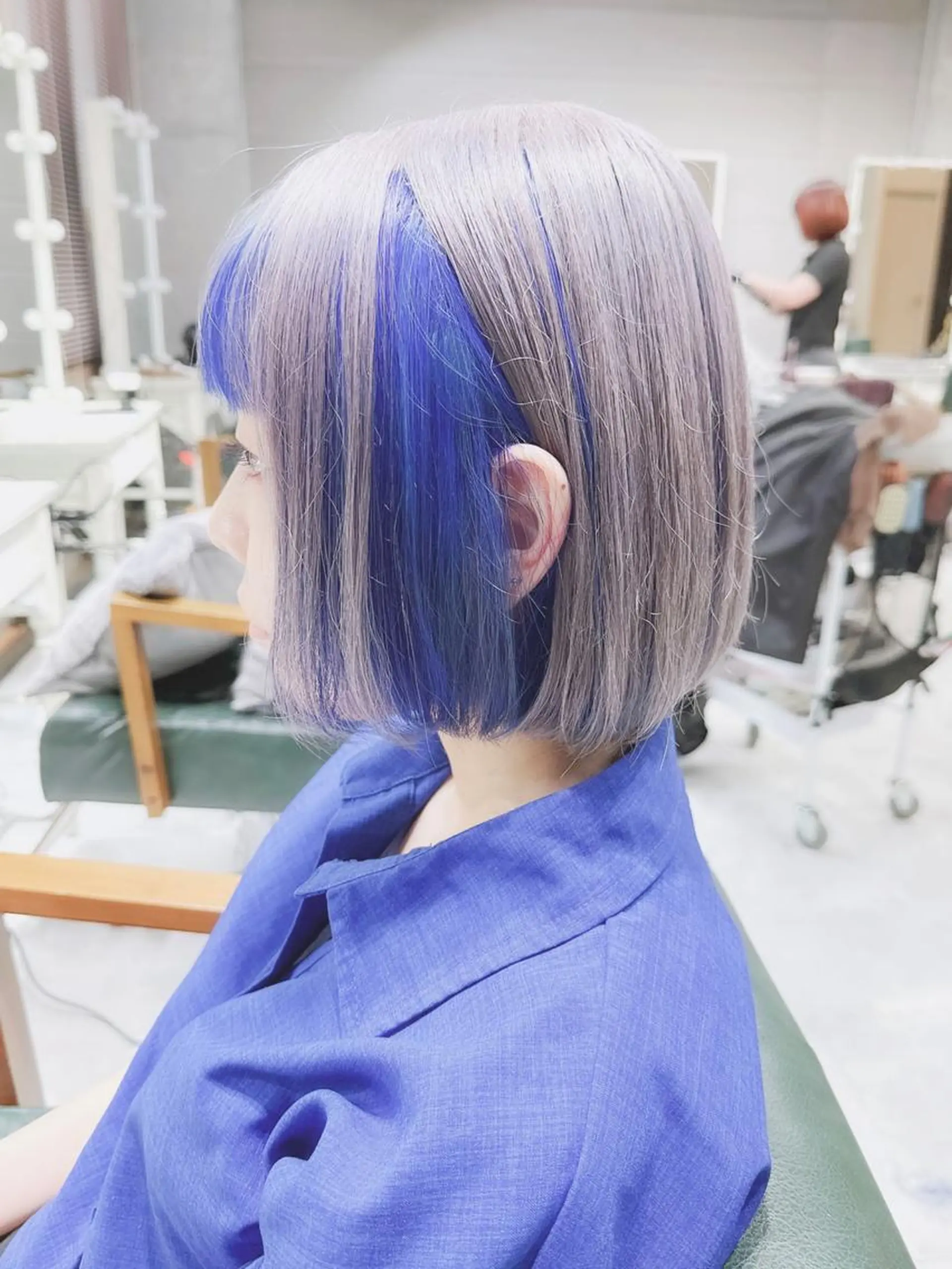 ミディアム カラー ヘアアレンジ ブルーカラー ハイトーンカラー インナーカラー シルバー ホワイトシルバー 𝐑𝐈𝐍𝐊𝐀 🐷🖤のヘアスタイル