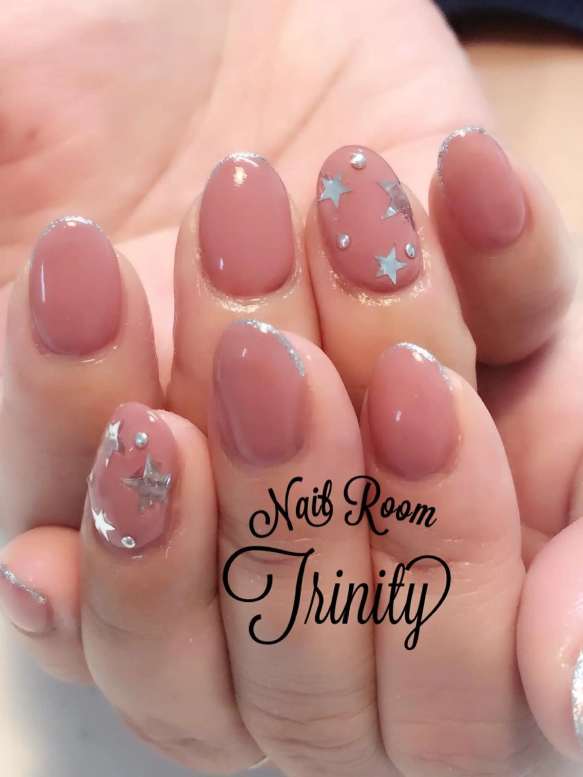ネイル ハンドネイル Trinity ネイリストスタッフのネイルデザイン