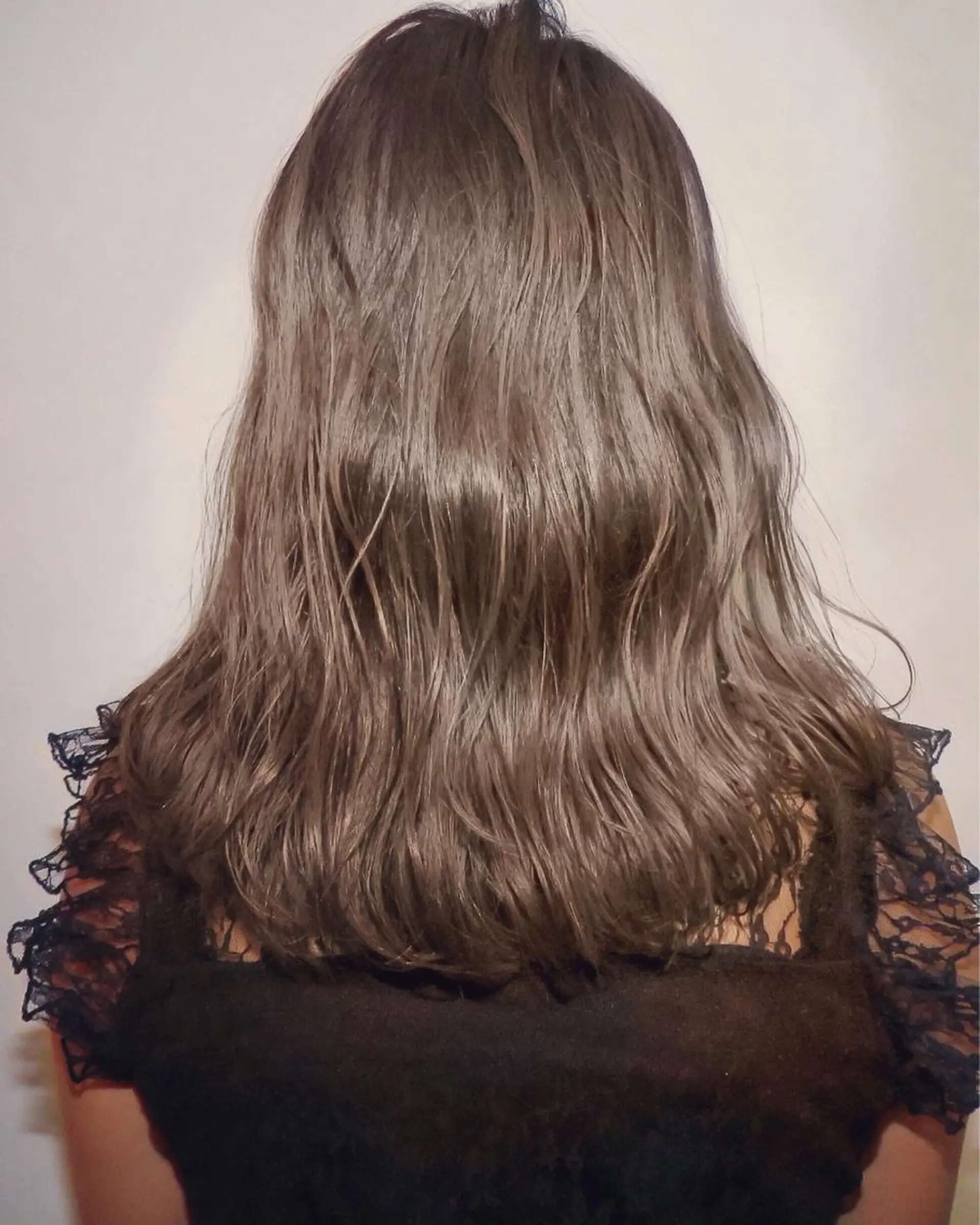 ミディアム カラー コールネックスザサロン所属・白髪ぼかし×デザイン 🕊️🫧ホウジョウのヘアスタイル