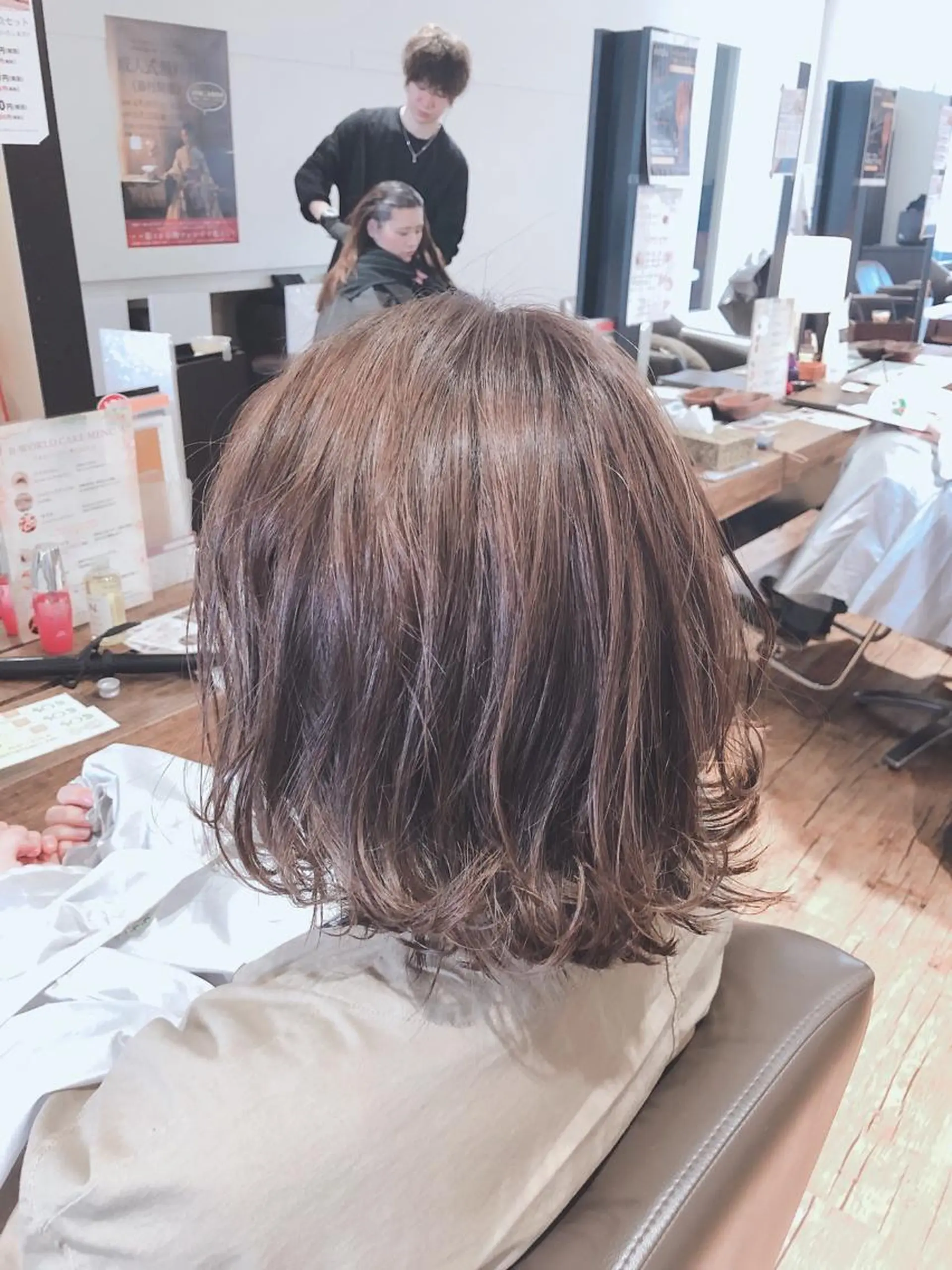 ミディアム ハイライト 外ハネヘア カット ヘアカラー トリートメント Hair Design Lima所属・魅力引き出しUP😉 ✂︎吉田尚矢✂︎のヘアスタイル