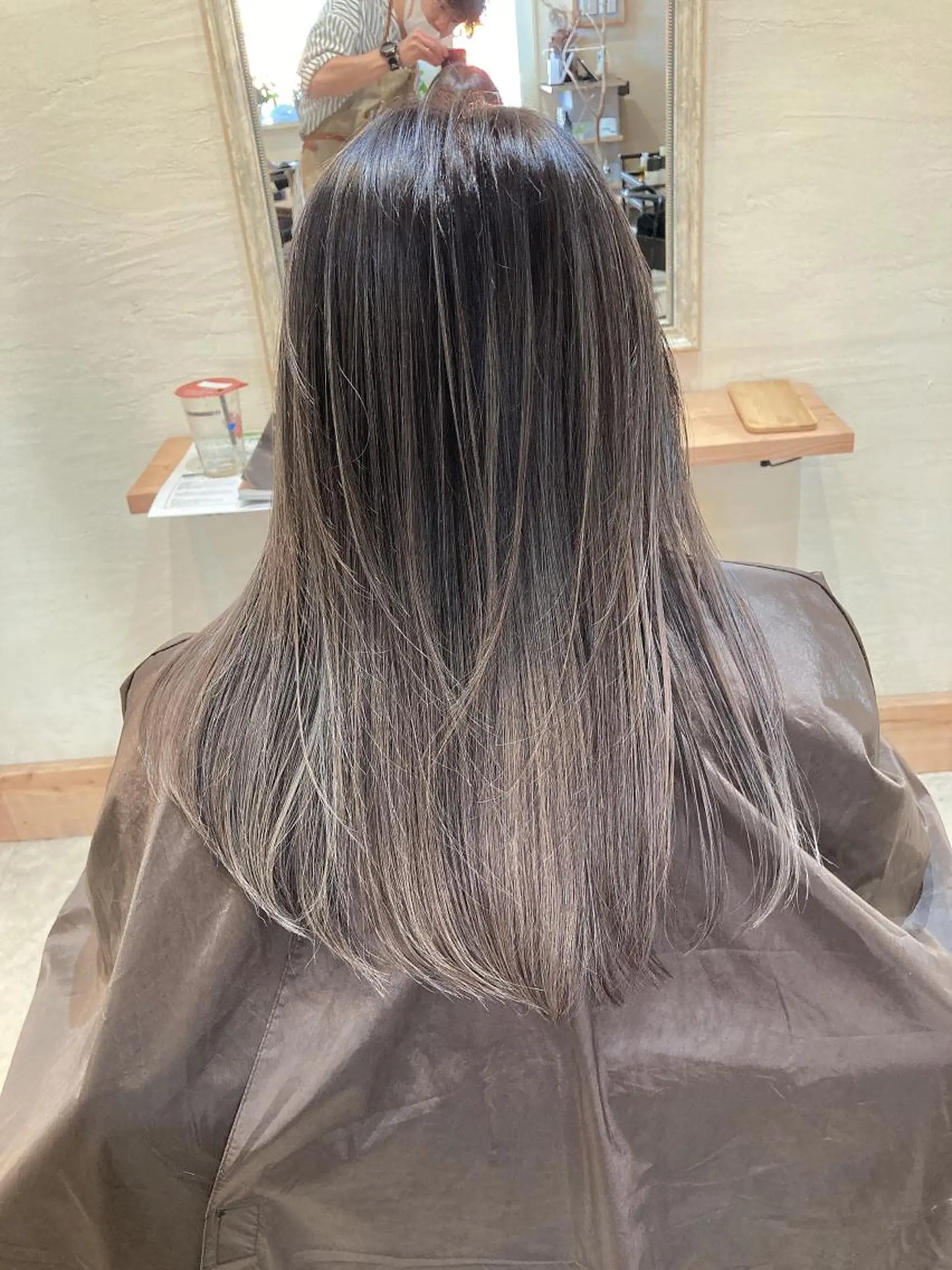 セミロング カラー MERCI所属・マツモト コウダイのヘアスタイル