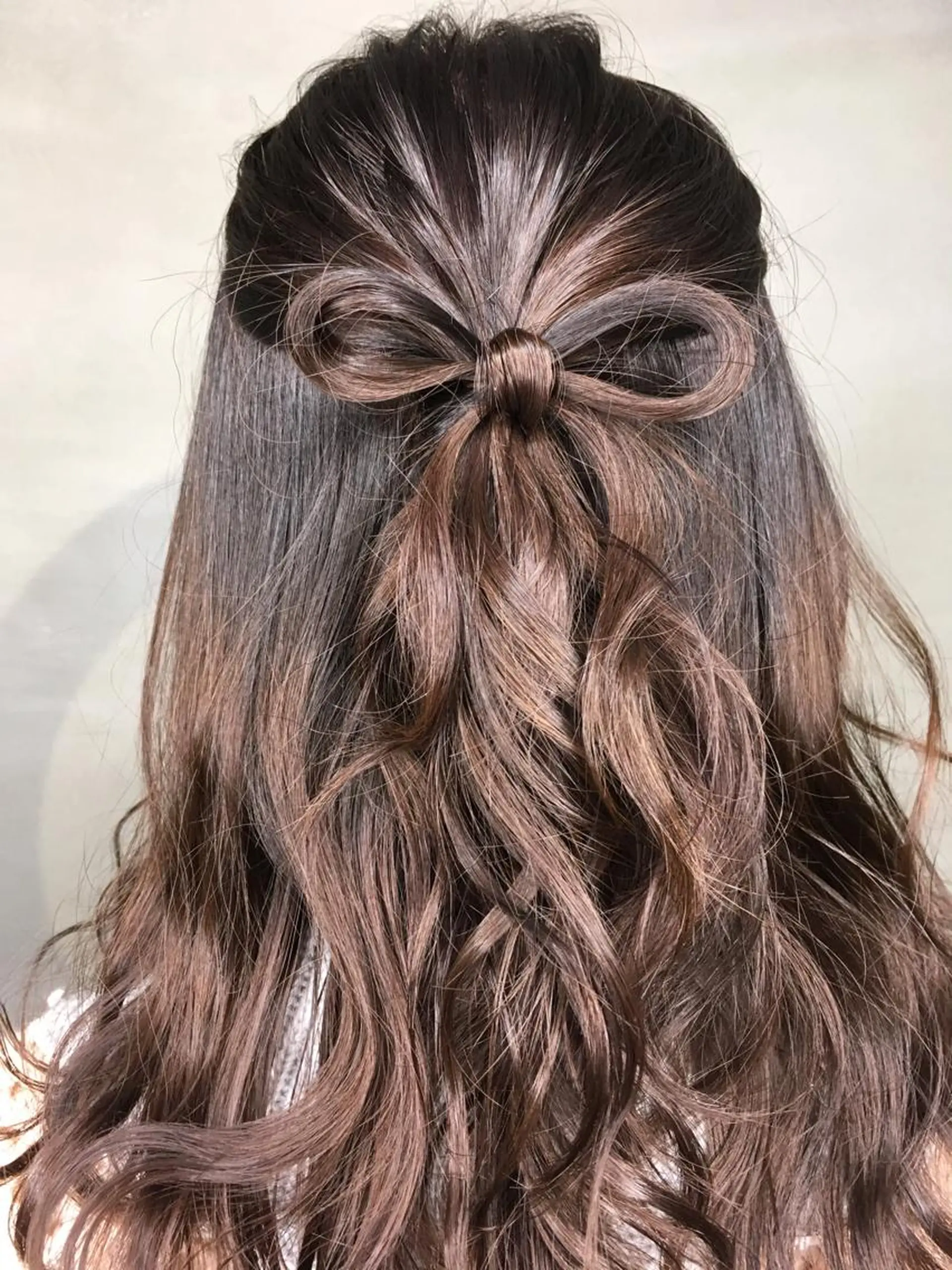 ミディアム カラー ベージュカラー グラデーションカラー ピンクカラー ピンクベージュ ヘアカラー edge.所属・くまがい みゆ【edge.】のヘアスタイル