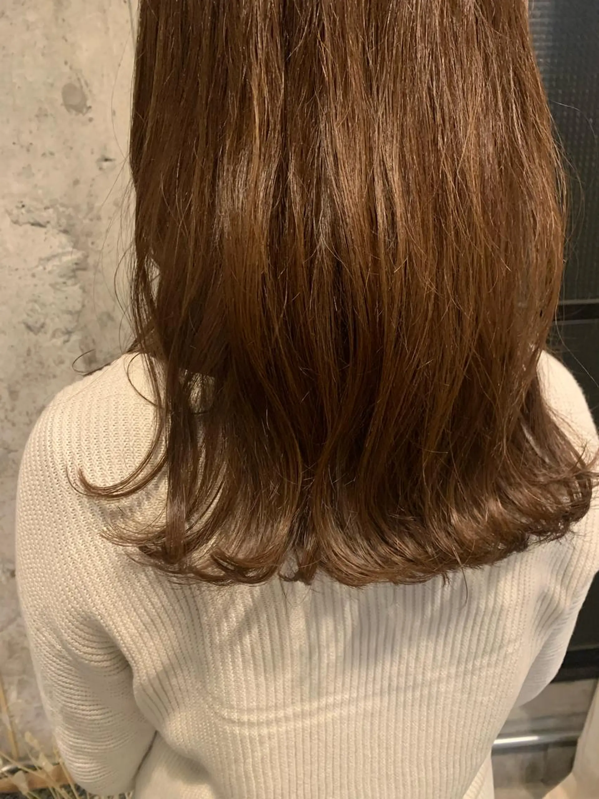 セミロング ブリーチなしWカラー /地毛風/小林凪沙のヘアスタイル