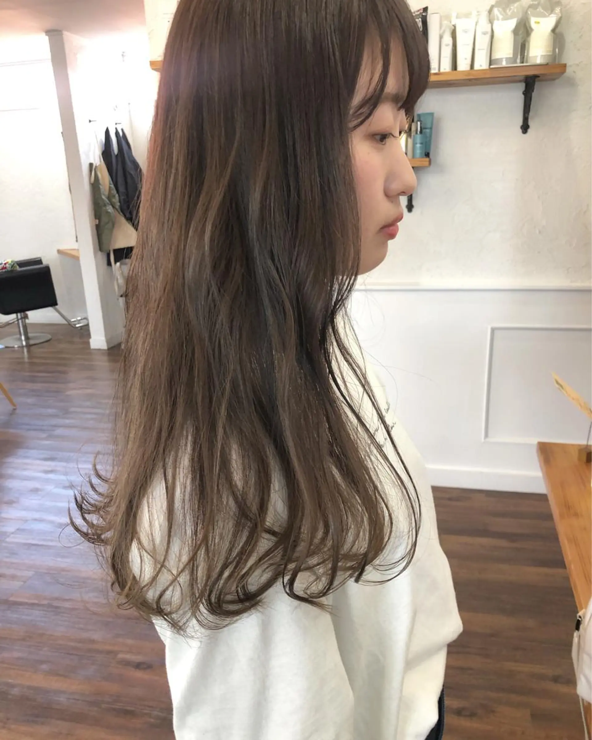 セミロング カラー グレージュ ラベンダーカラー ラベンダーグレージュ ラベンダーグレー ヘアカラー トリートメント 江原 彩華のヘアスタイル