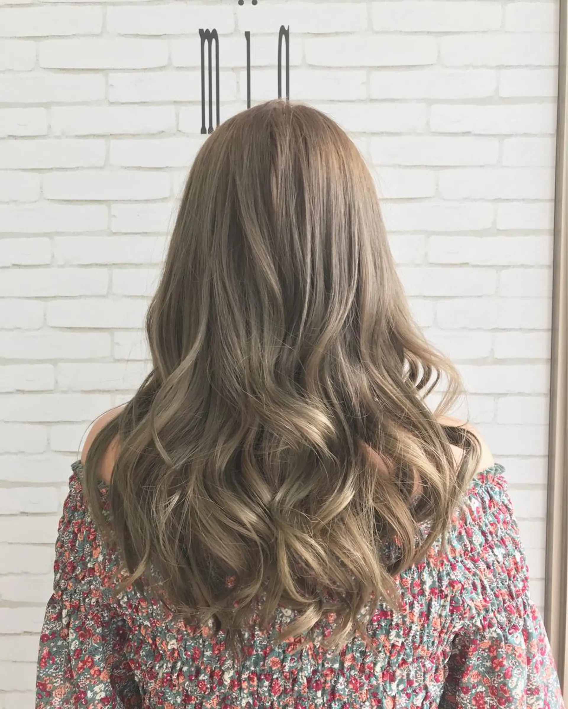 ロング カラー ヘアアレンジ グラデーションカラー グレージュ 中川 拓弥のヘアスタイル