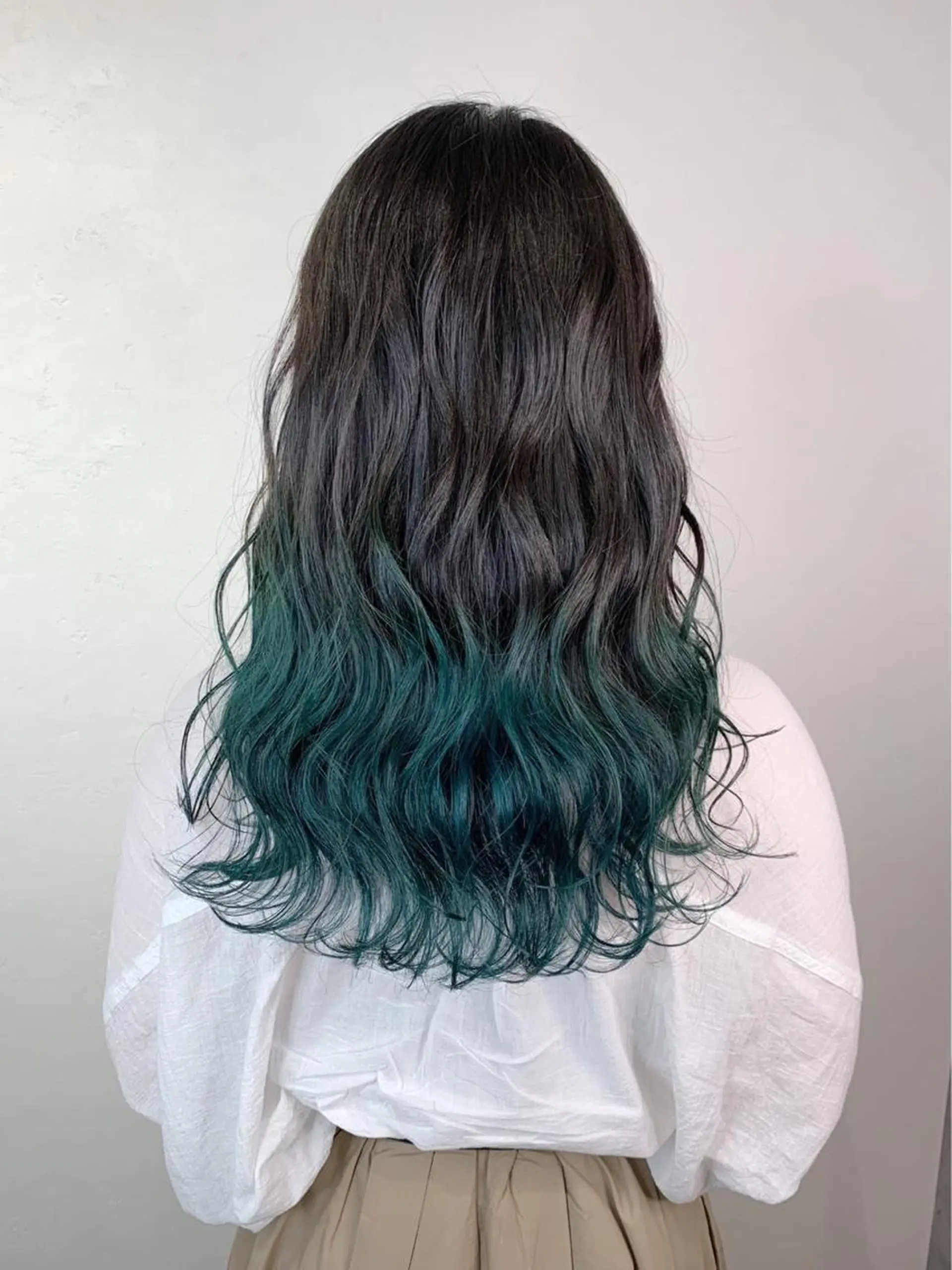 セミロング カラー パーマ グラデーションカラー _ WHITE三宮店のヘアスタイル