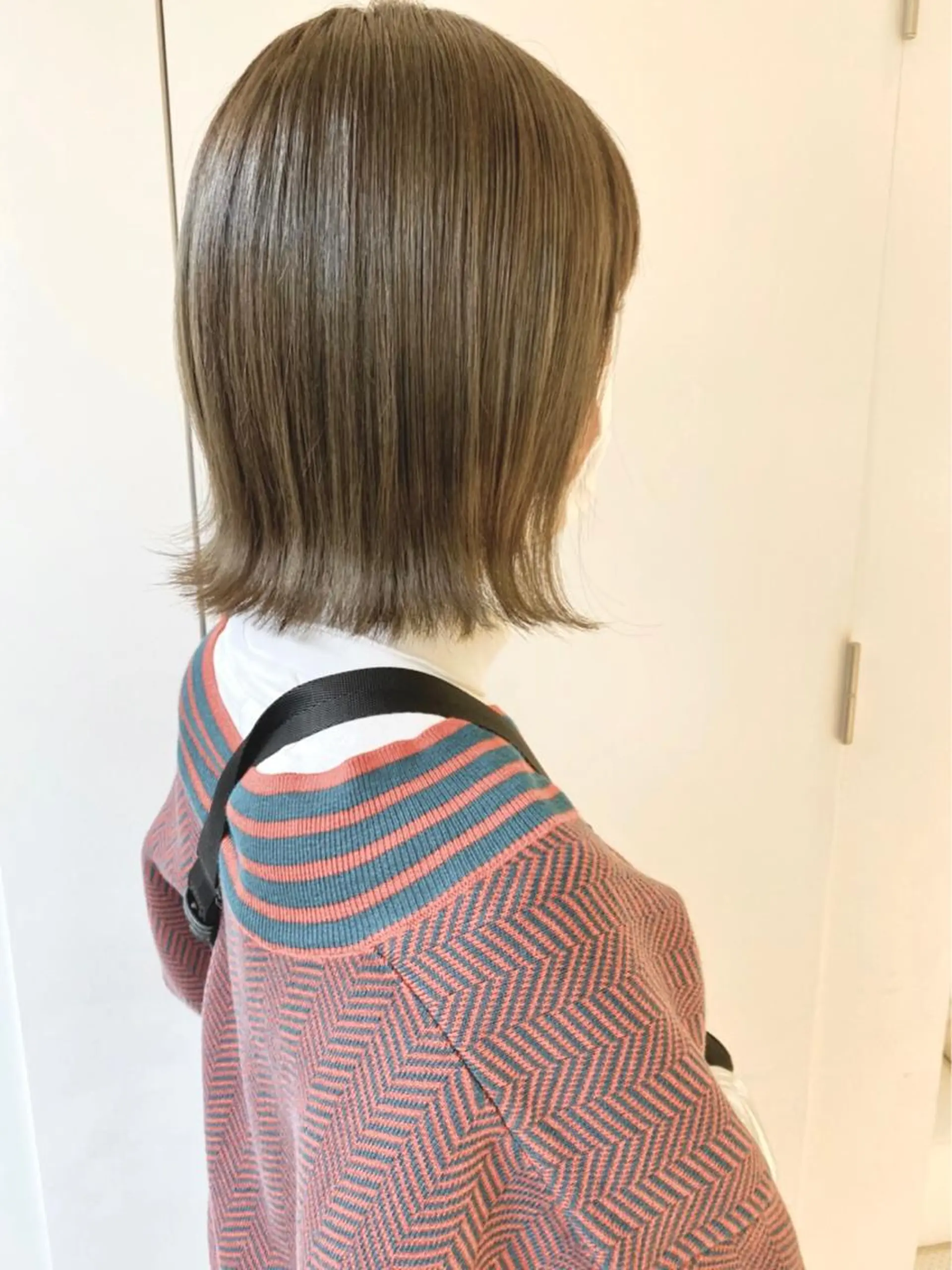ミディアム カラー ヘアアレンジ グレージュ ミルクティーグレージュ ボブ 外ハネヘア GO TODAY  SHAiRE SALON岡山所属・Sana/ 耳ツボ/インナーのヘアスタイル
