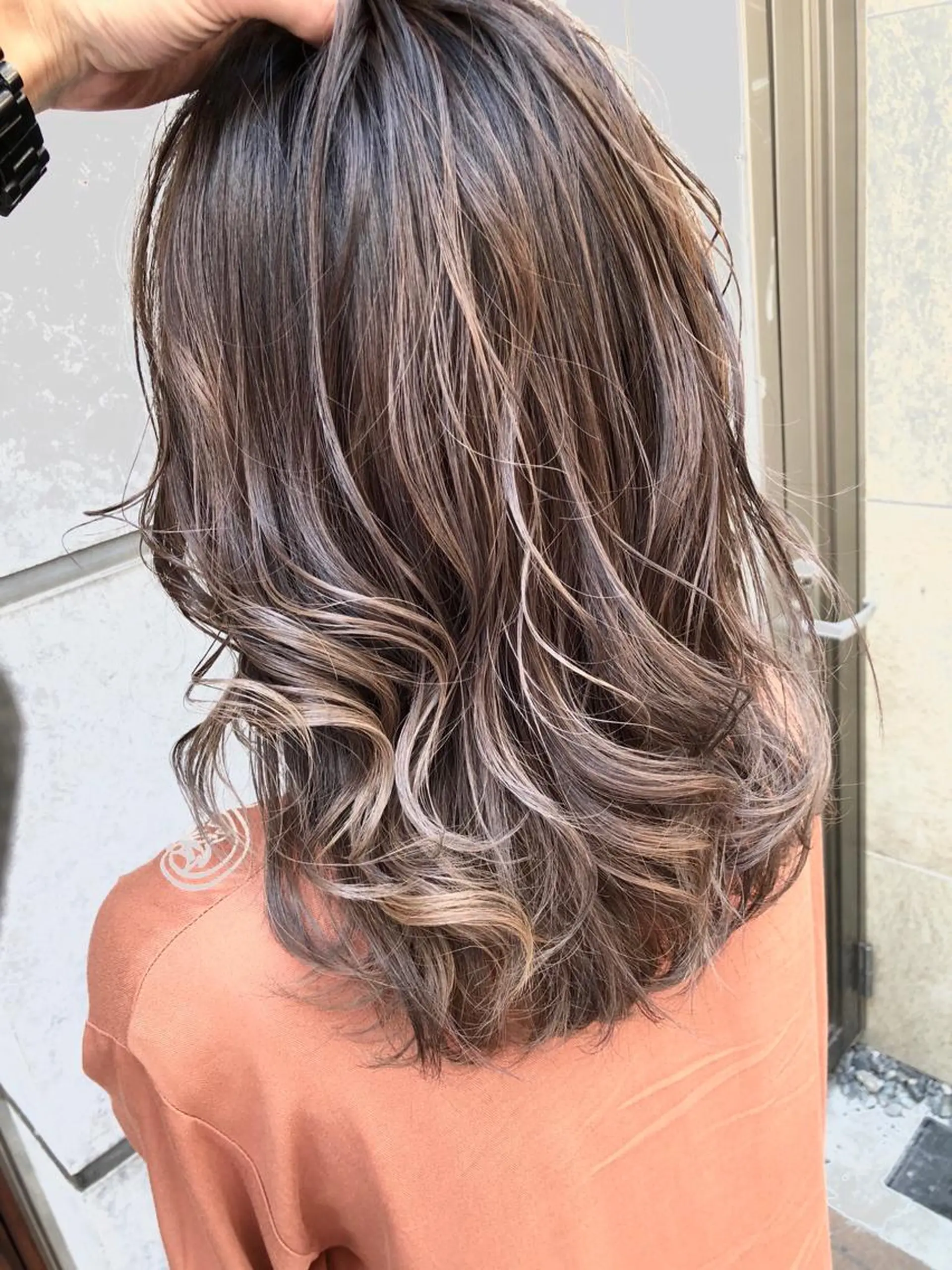 セミロング カラー ヘアアレンジ MiU所属・韓国×髪質改善×美髪 縮毛矯正×レイヤーのヘアスタイル