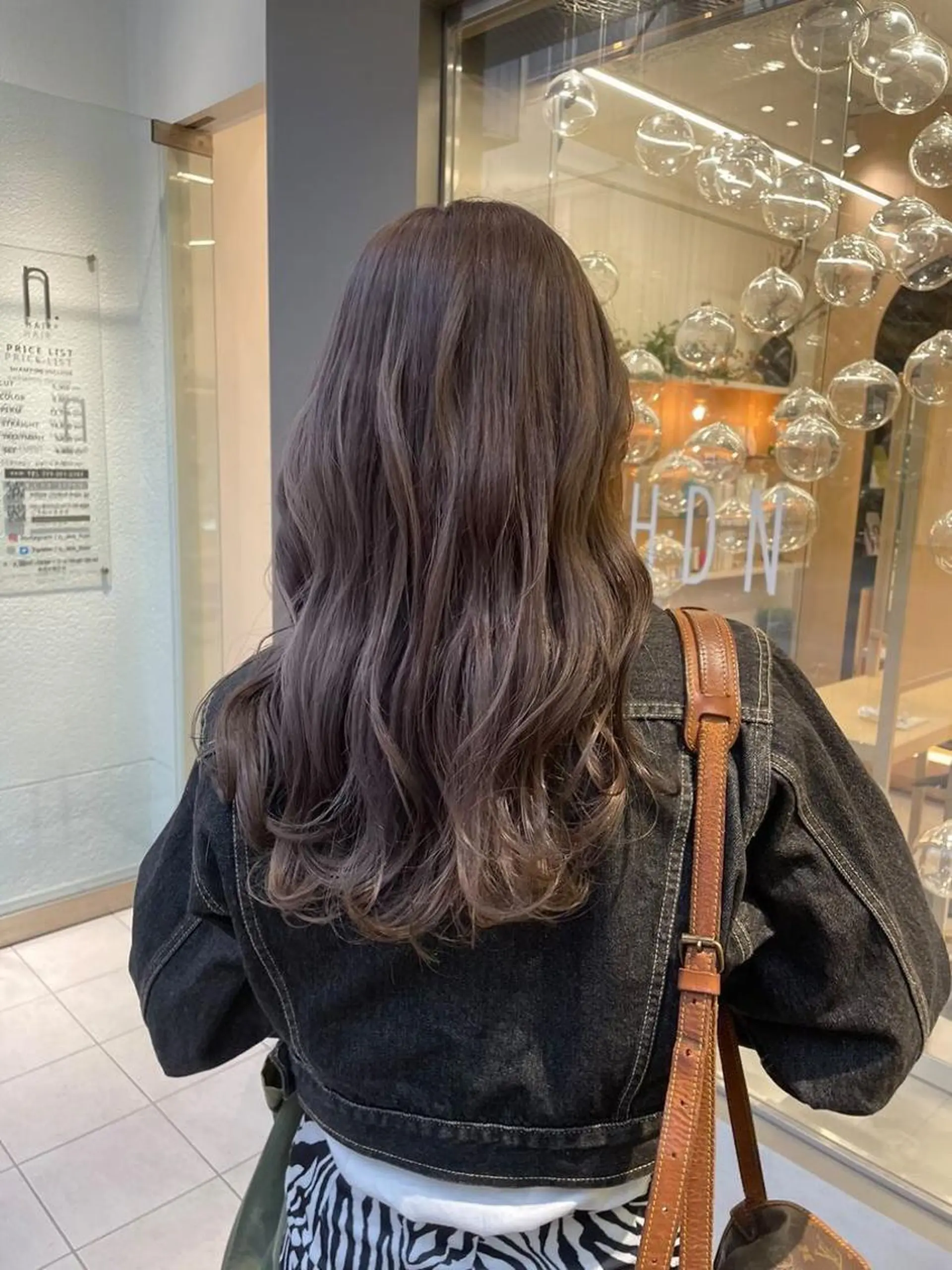 ロング カラー ヘアアレンジ ブリーチ 透明感カラー グレージュ 山下 とよかのヘアスタイル