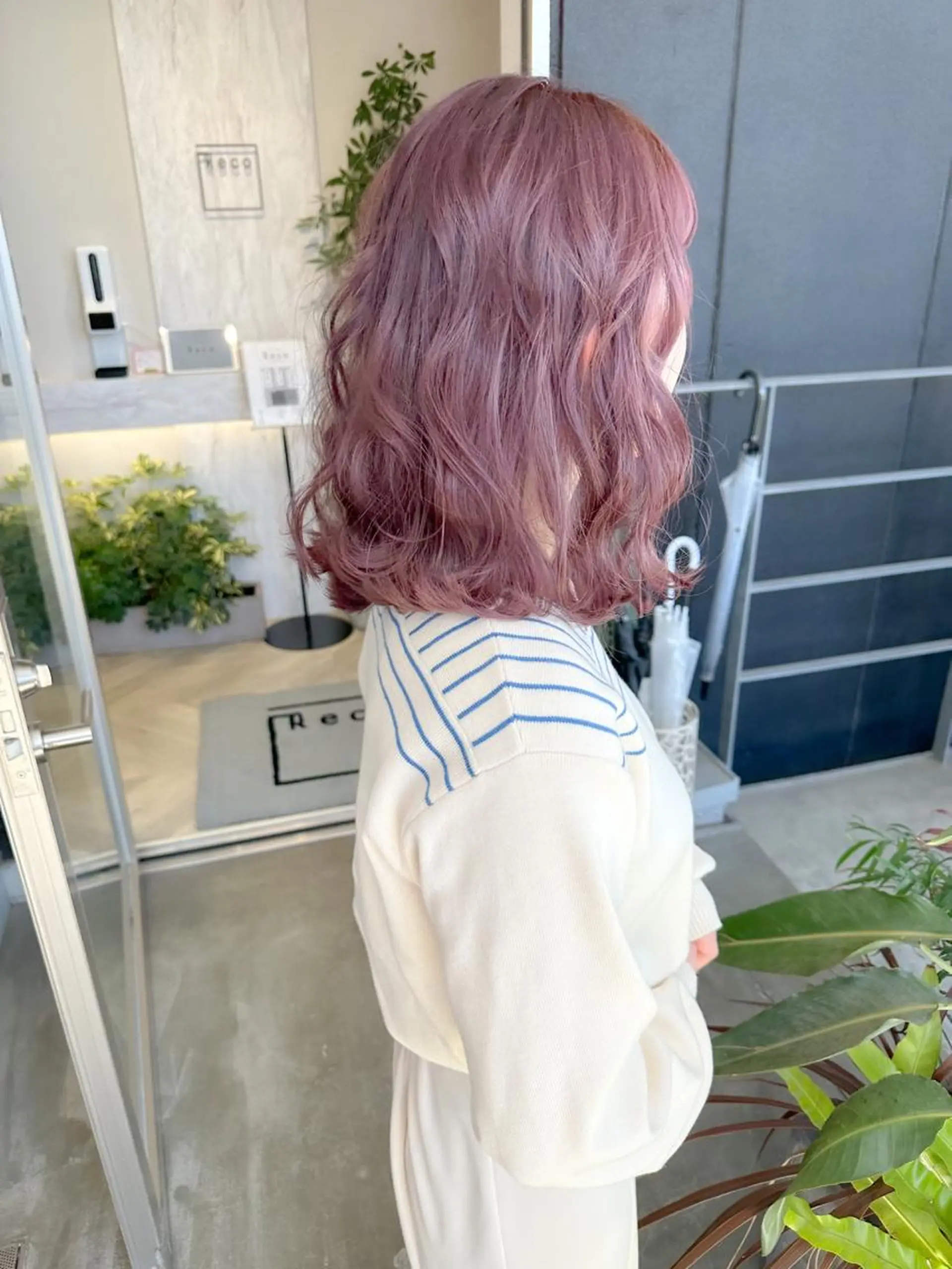 ロング カラー ヘアアレンジ ベージュカラー ブリーチ ピンクカラー ピンクベージュ autre所属・大久保 ひでなりのヘアスタイル