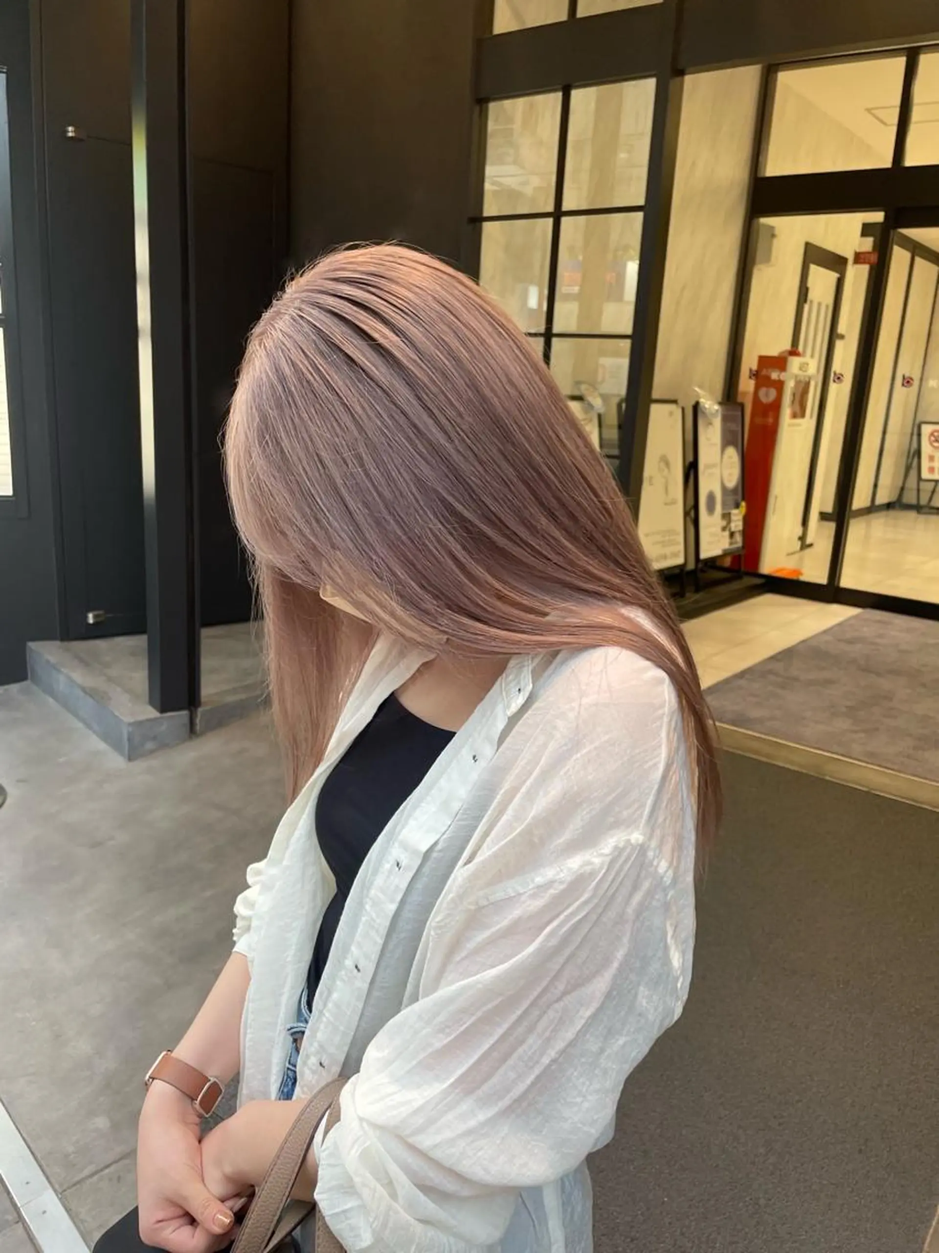 ロング カラー ベージュカラー ミルクティーベージュ yohaku misakiのヘアスタイル