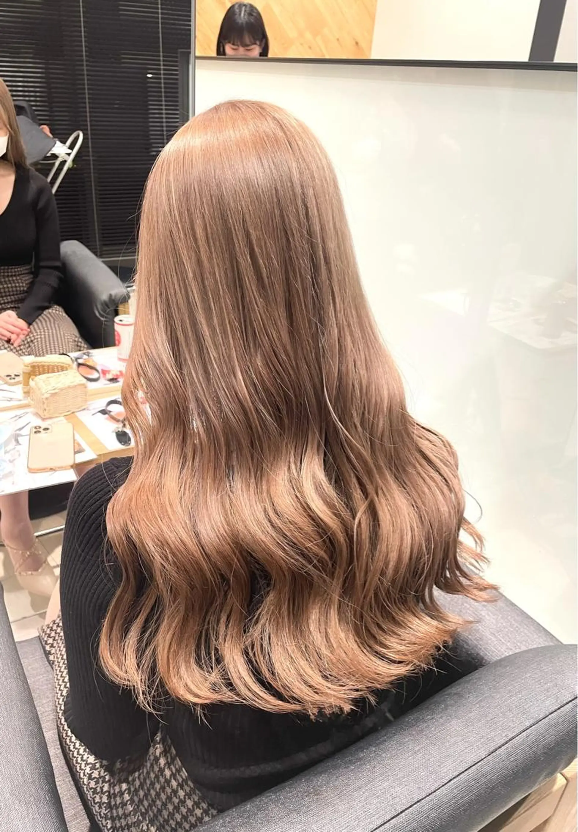 セミロング セミロングパーマ コトネ🫧 韓国風レイヤーカットのヘアスタイル