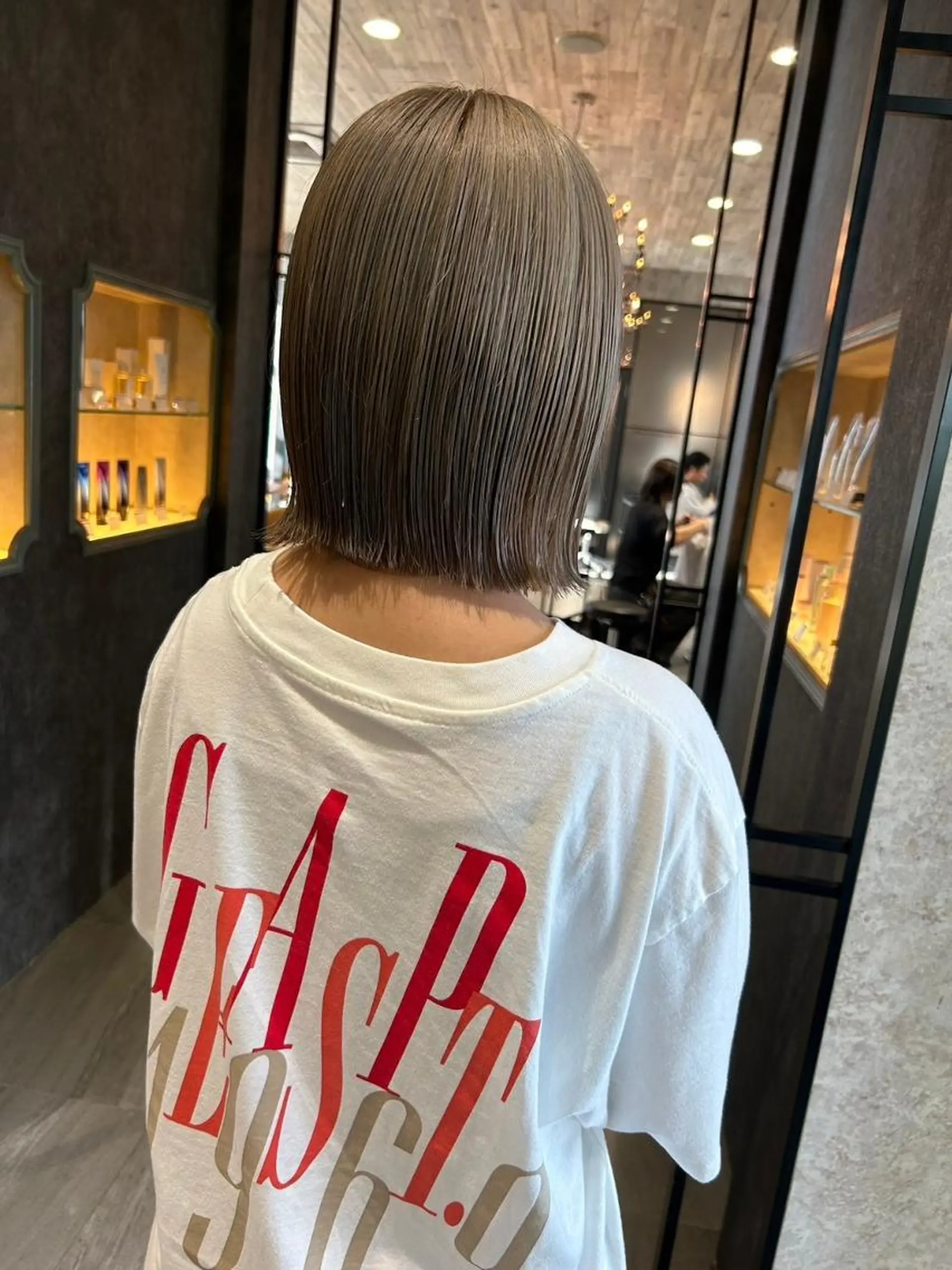 カラー ブリーチ ダブルカラー ブリーチなしカラー ヘアカラー earth ノノカ 柔らかベージュカラーのヘアスタイル