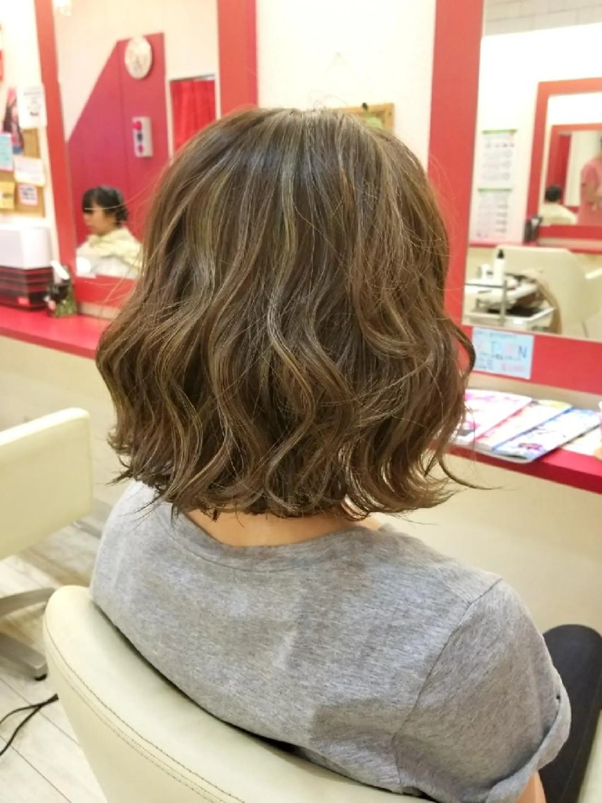 ミディアム カラー ハイライトカラー ハイライト Le Lien カジのヘアスタイル