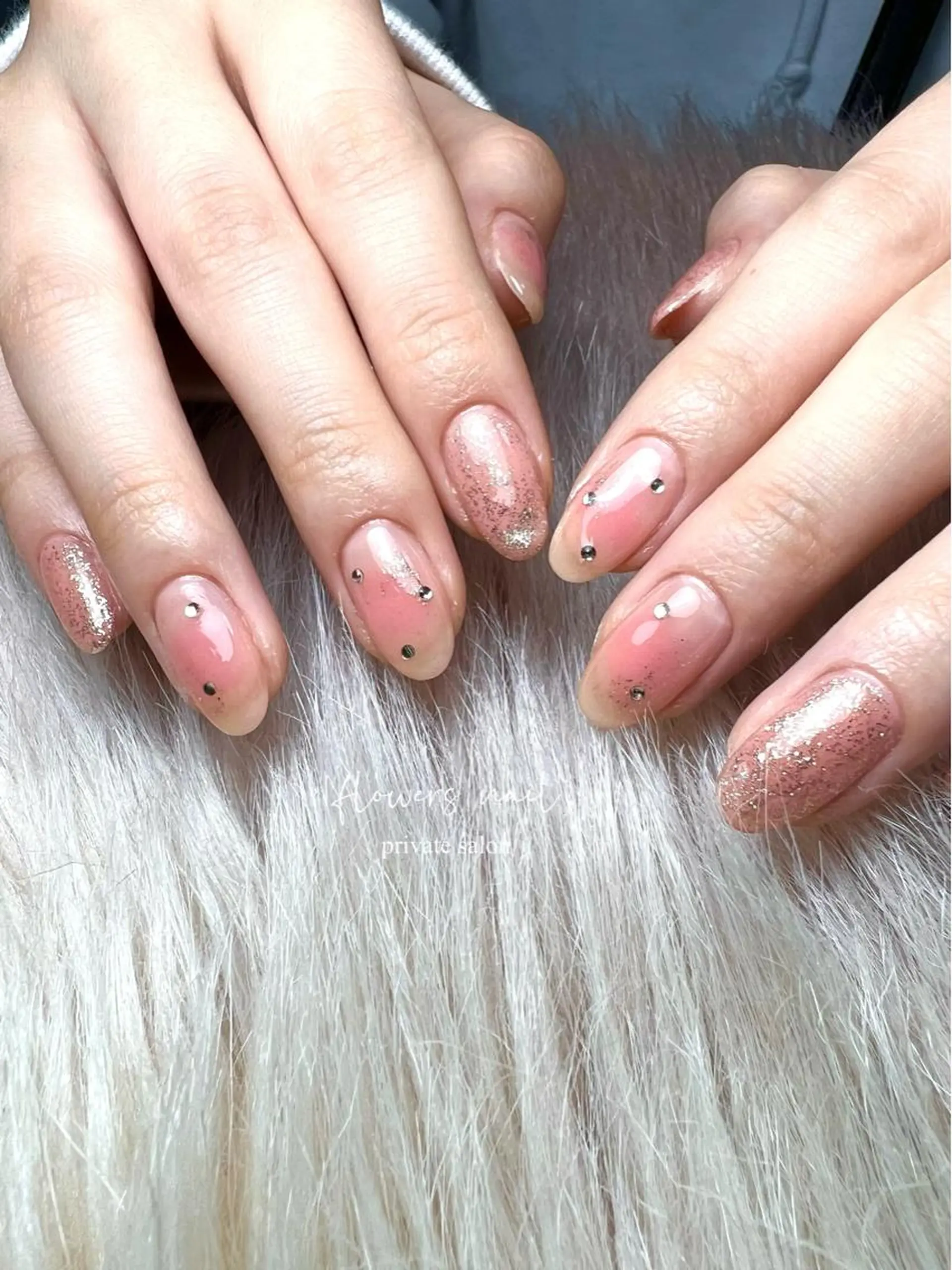 ネイル チークネイル ジェルネイル 持ち込み オフィスネイル パラジェル flowers nailのネイルデザイン