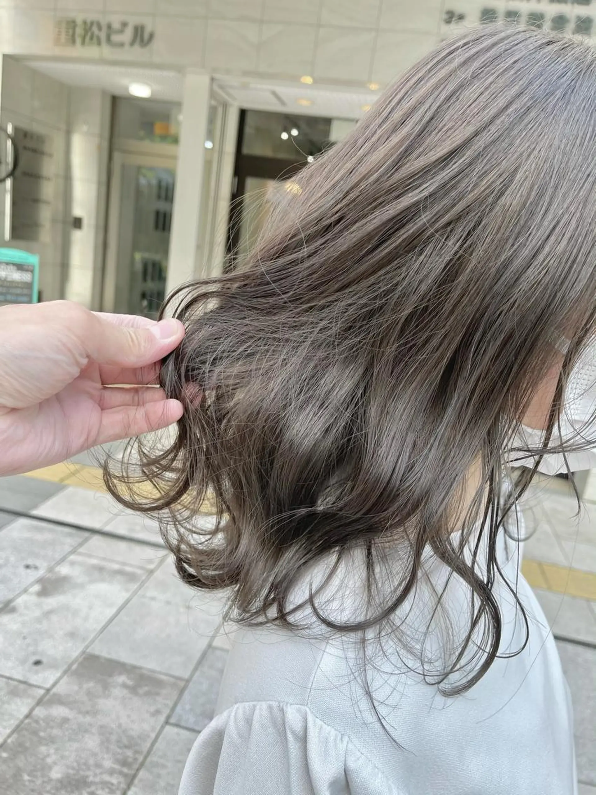 セミロング カラー パーマ ヘアアレンジ 透明感カラー グレージュ イルミナカラー オリーブグレージュ オリーブグレー ヘアカラー トリートメント filo byFeria渋谷所属・ハイライト/透明感 髪質改善/石田幸輔のヘアスタイル