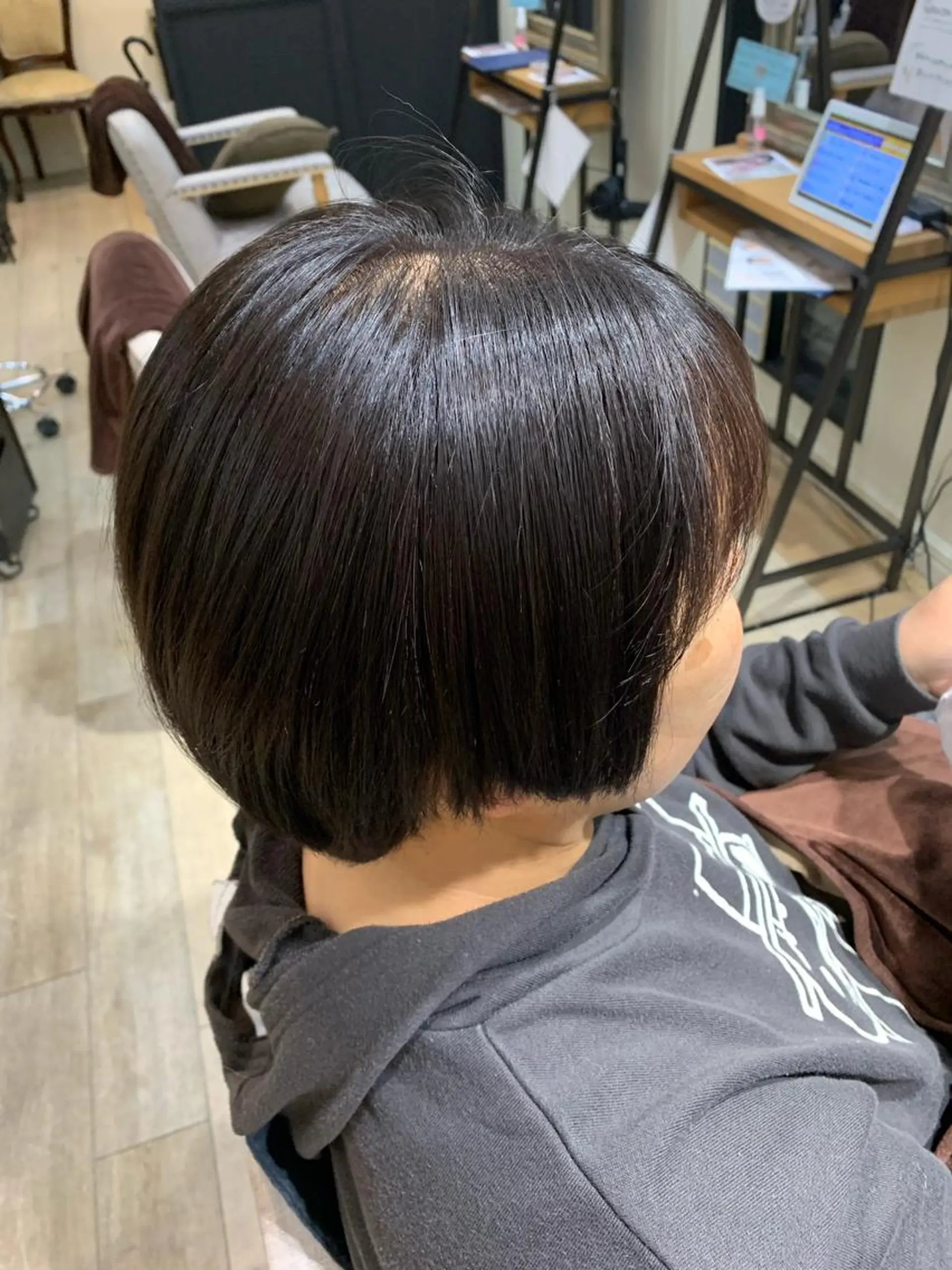 ショート カラー アッシュ アッシュグレー アッシュグレージュ グレージュ 上田 紗也のヘアスタイル