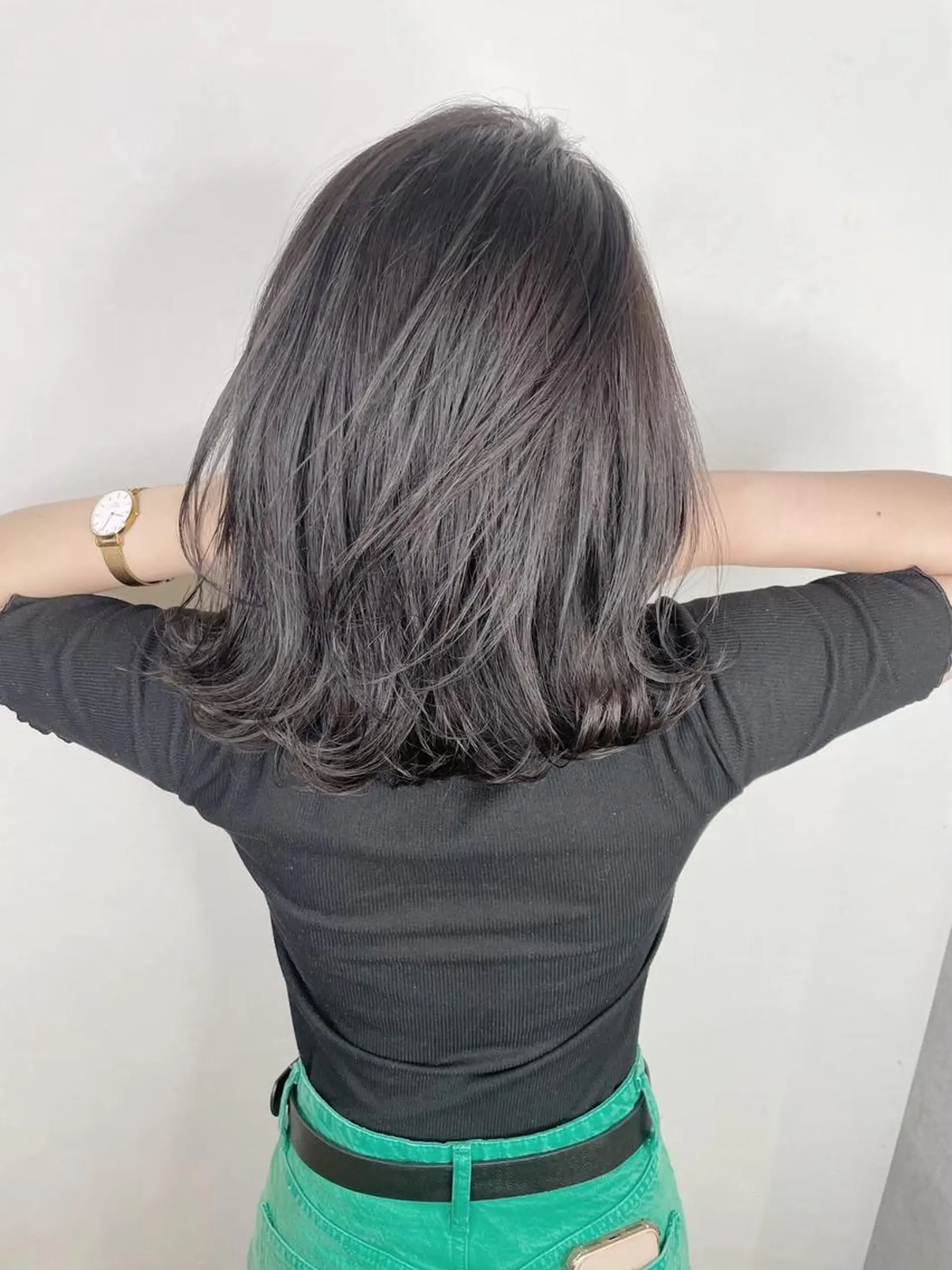 ミディアム ボブ 斜めバング 外国人風カラー 伸ばしかけ ハイライト ヘアカラー トリートメント ＿WHITE鳳店 アンダーバーホワイトのヘアスタイル
