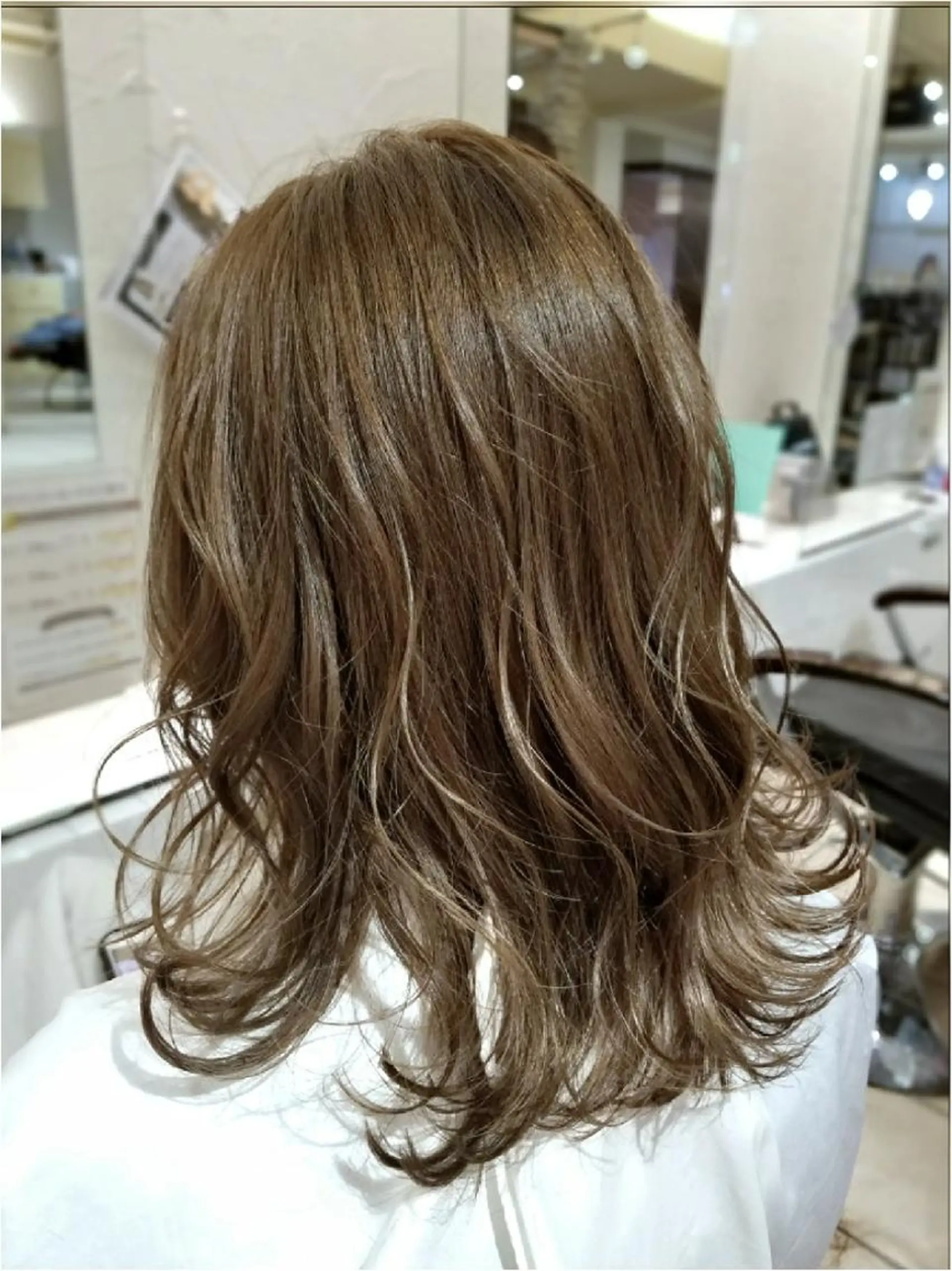カラー ヘアアレンジ ミディアム ベージュカラー フォギーベージュ 【髪質改善美容師】t occa茨木篠原健太のヘアスタイル