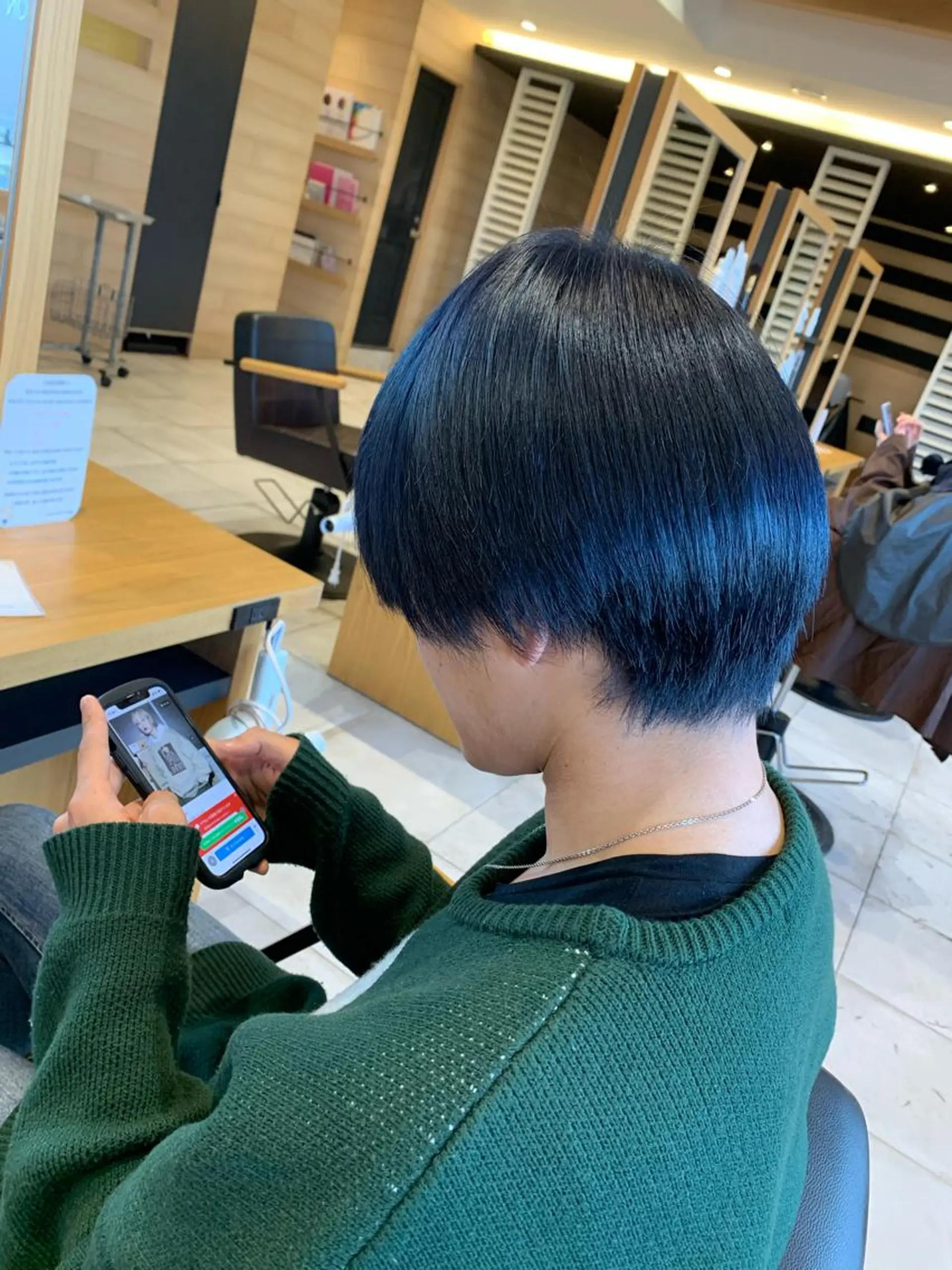 カラー 黒髪 ブルーカラー ブルーブラック 透明感カラー 名古屋／デザイン／ ブリーチ/松井亮磨のヘアスタイル