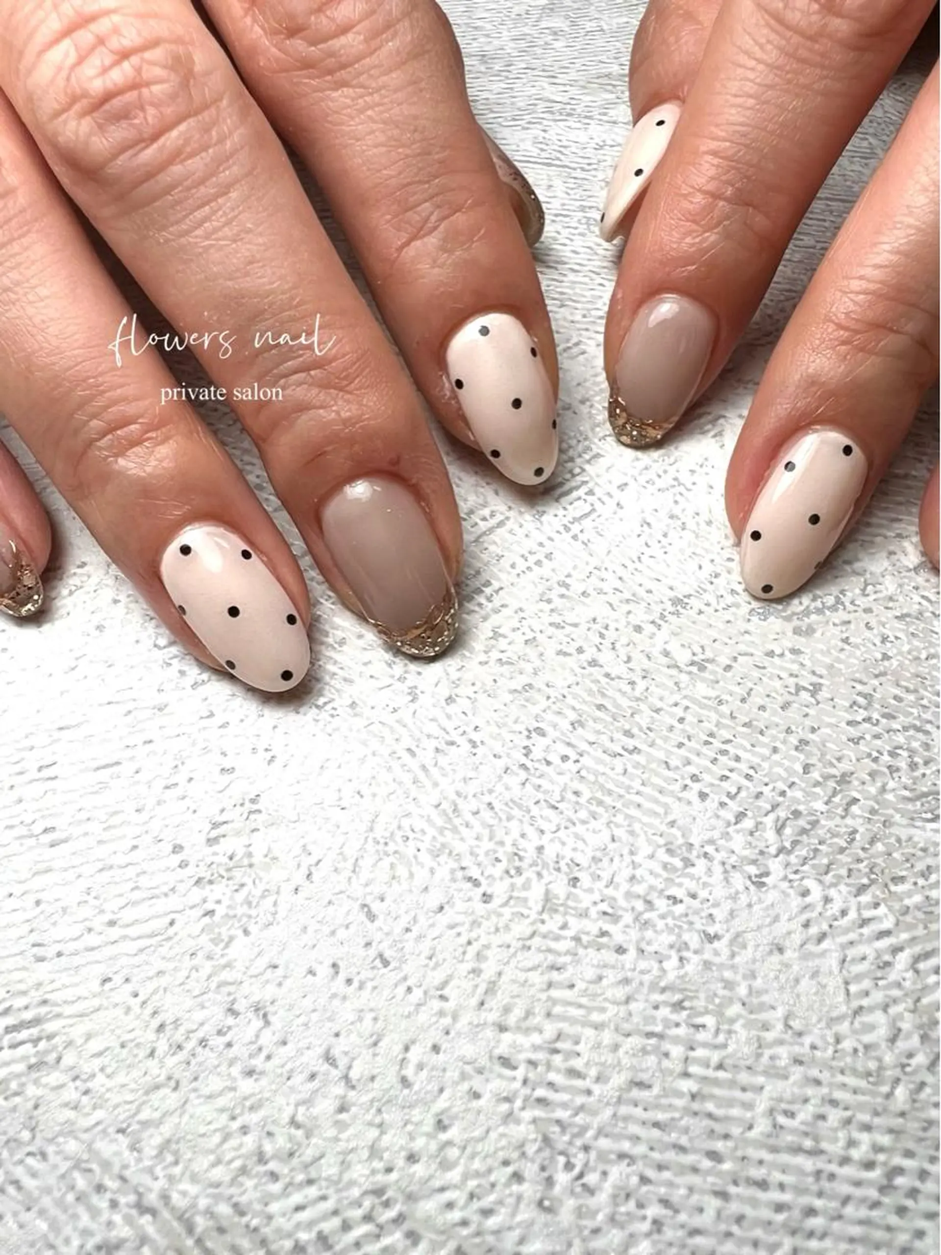 ネイル ドット ジェルネイル 持ち込み ニュアンスネイル オフィスネイル flowers nailのネイルデザイン