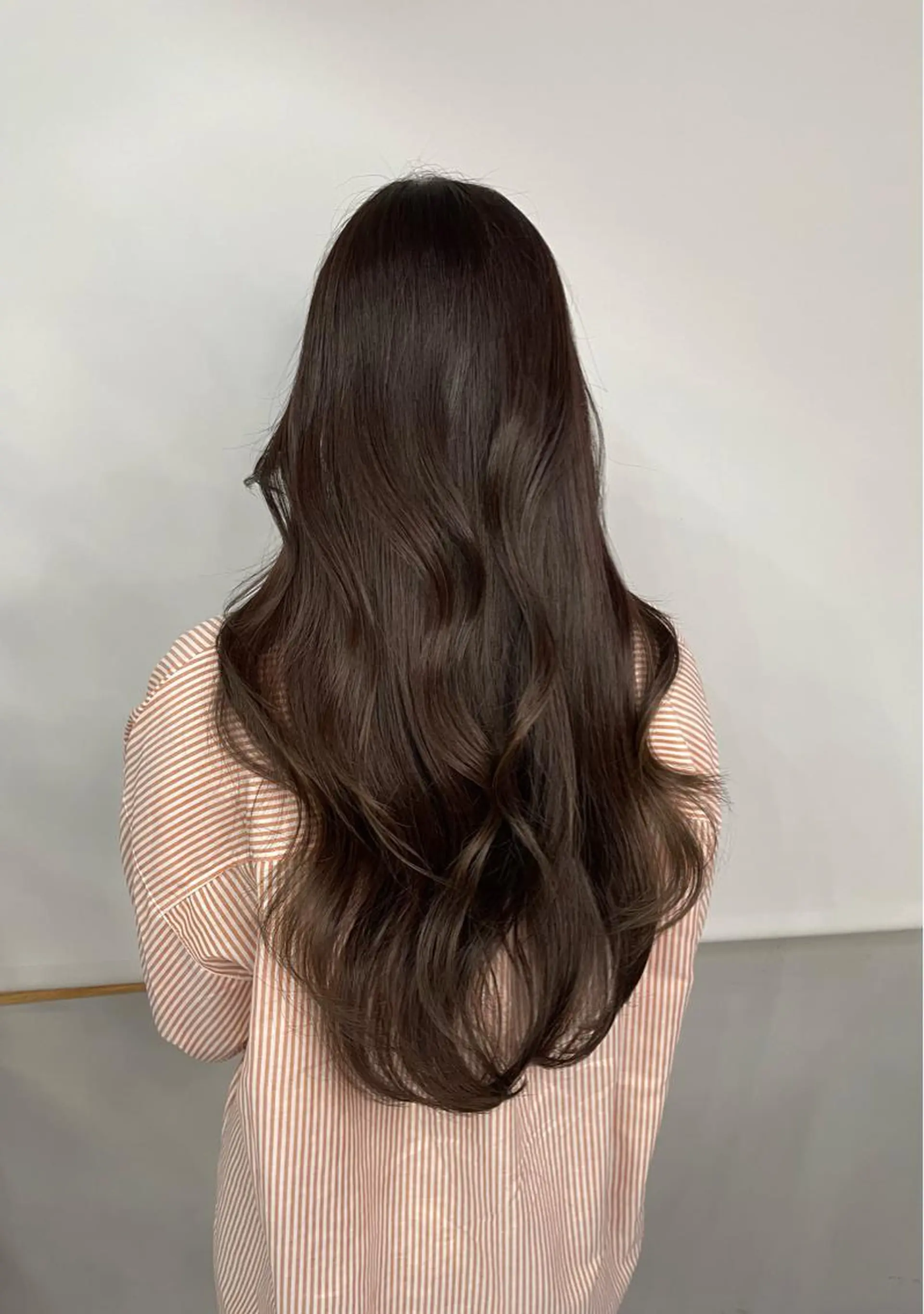 ミディアム カラー カット ヘアカラー トリートメント 西村あきや トレンド韓国ヘアのヘアスタイル