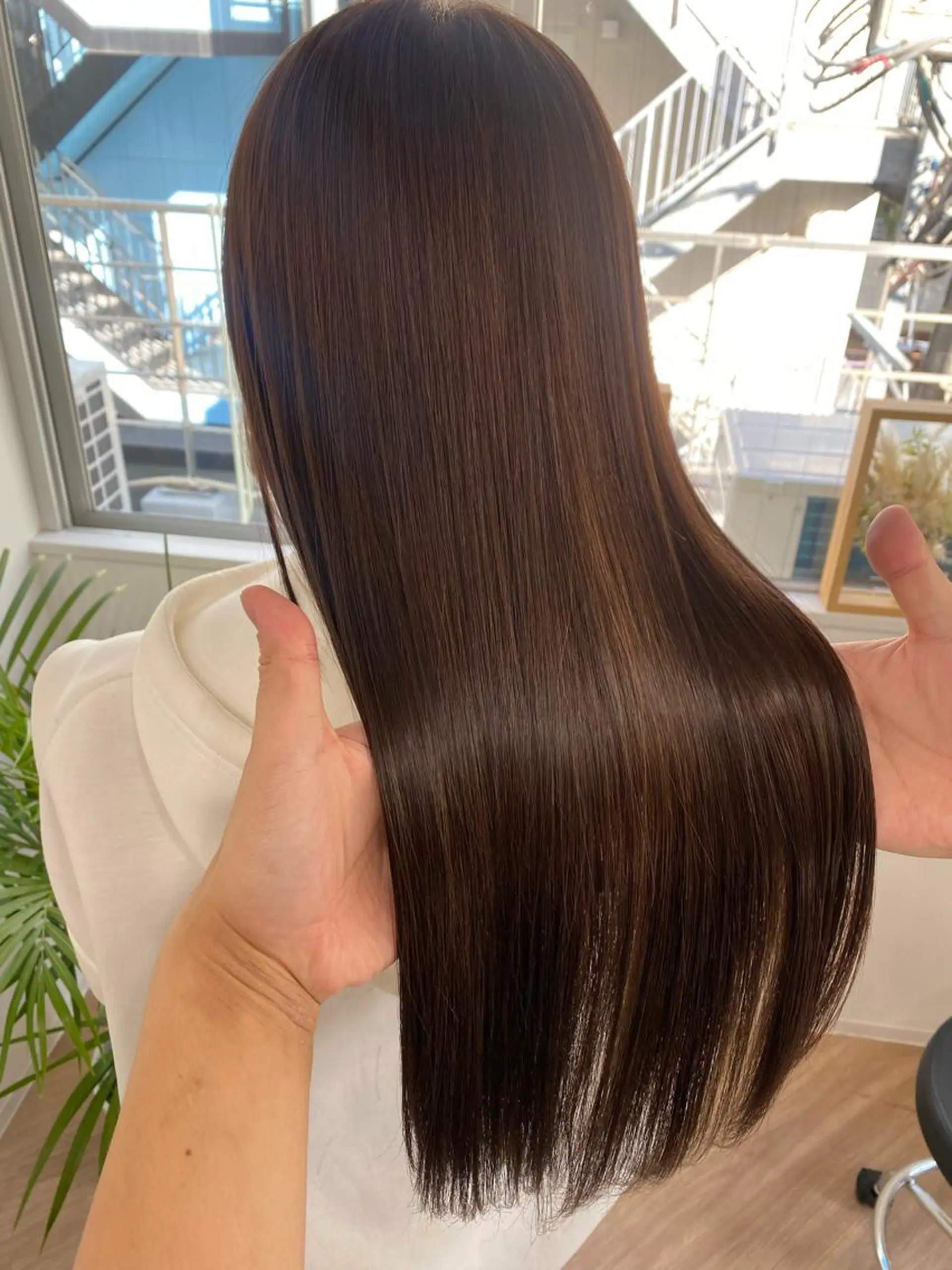 セミロング くせ毛 エギョモリ 顔まわりレイヤー タンバルモリ ヨシンモリ ヘアカラー トリートメント 韓国レイヤー×透明感 髪質改善　武田涼のヘアスタイル