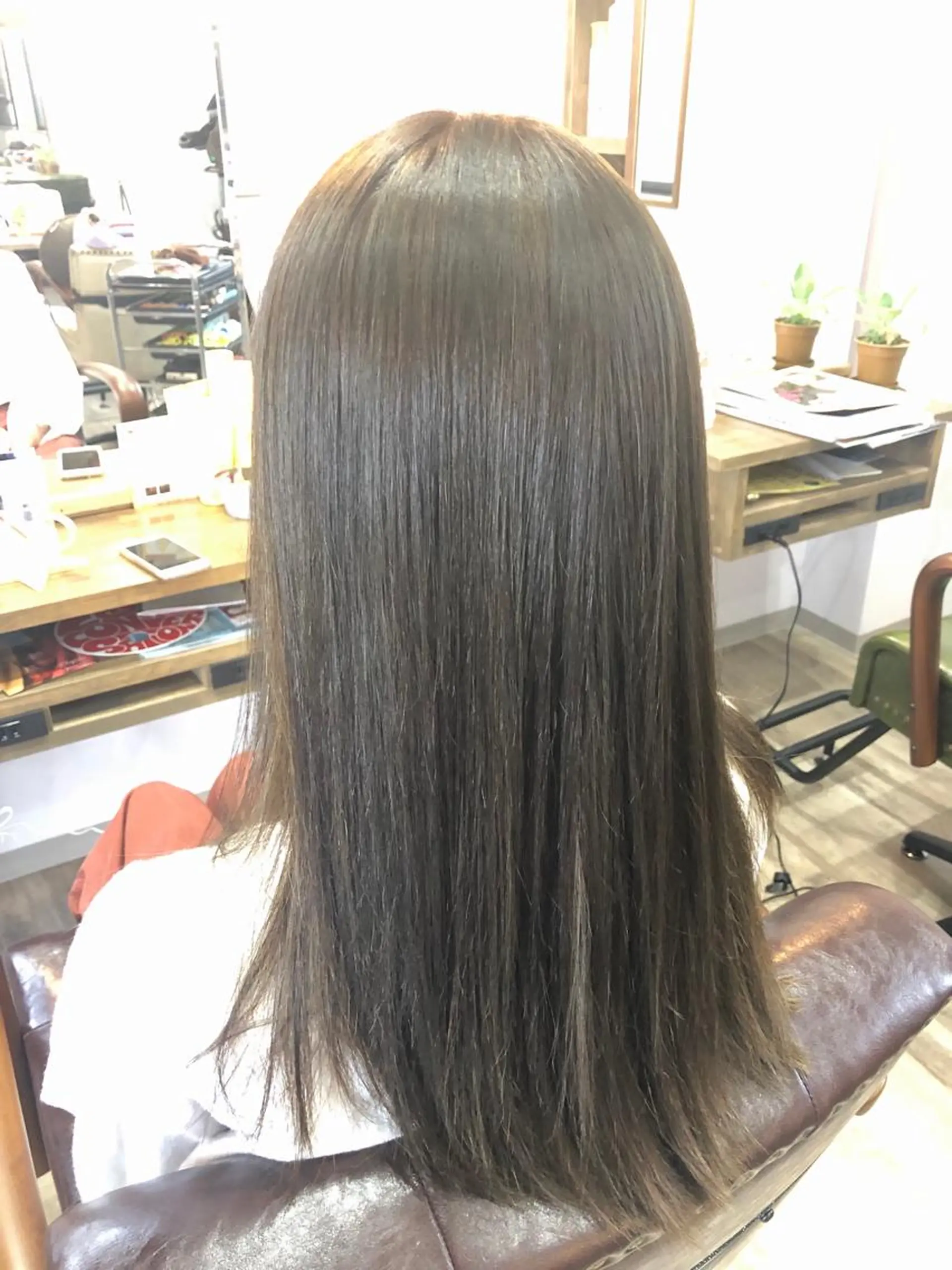 ロング カラー グレージュ ハイライトカラー ハイライト B-rilliant ビーリリアント所属・今井 里美のヘアスタイル