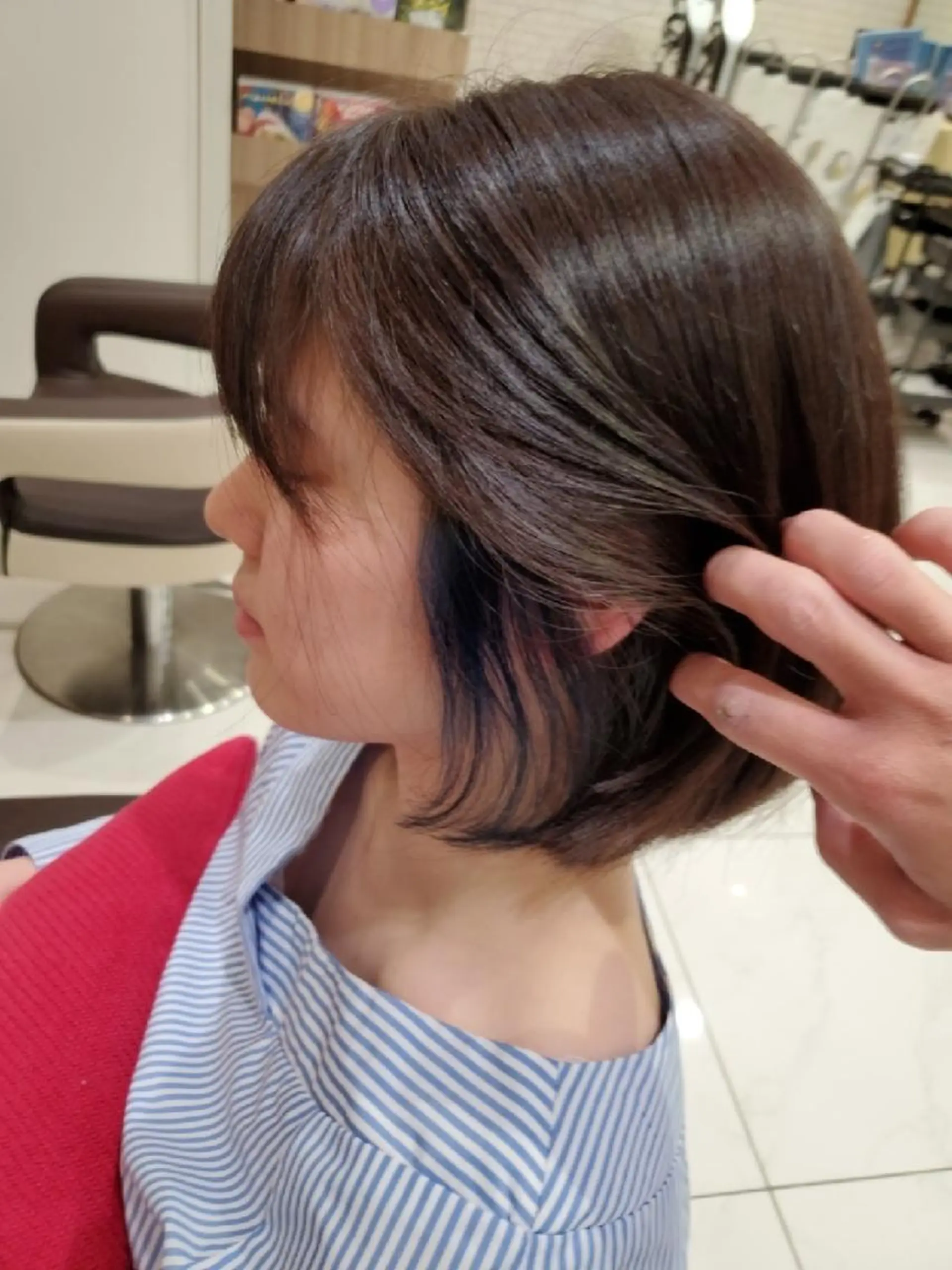 ショート カラー ブリーチ イヤリングカラー グレージュ イルミナカラー ネイビーカラー 中村 和貴のヘアスタイル