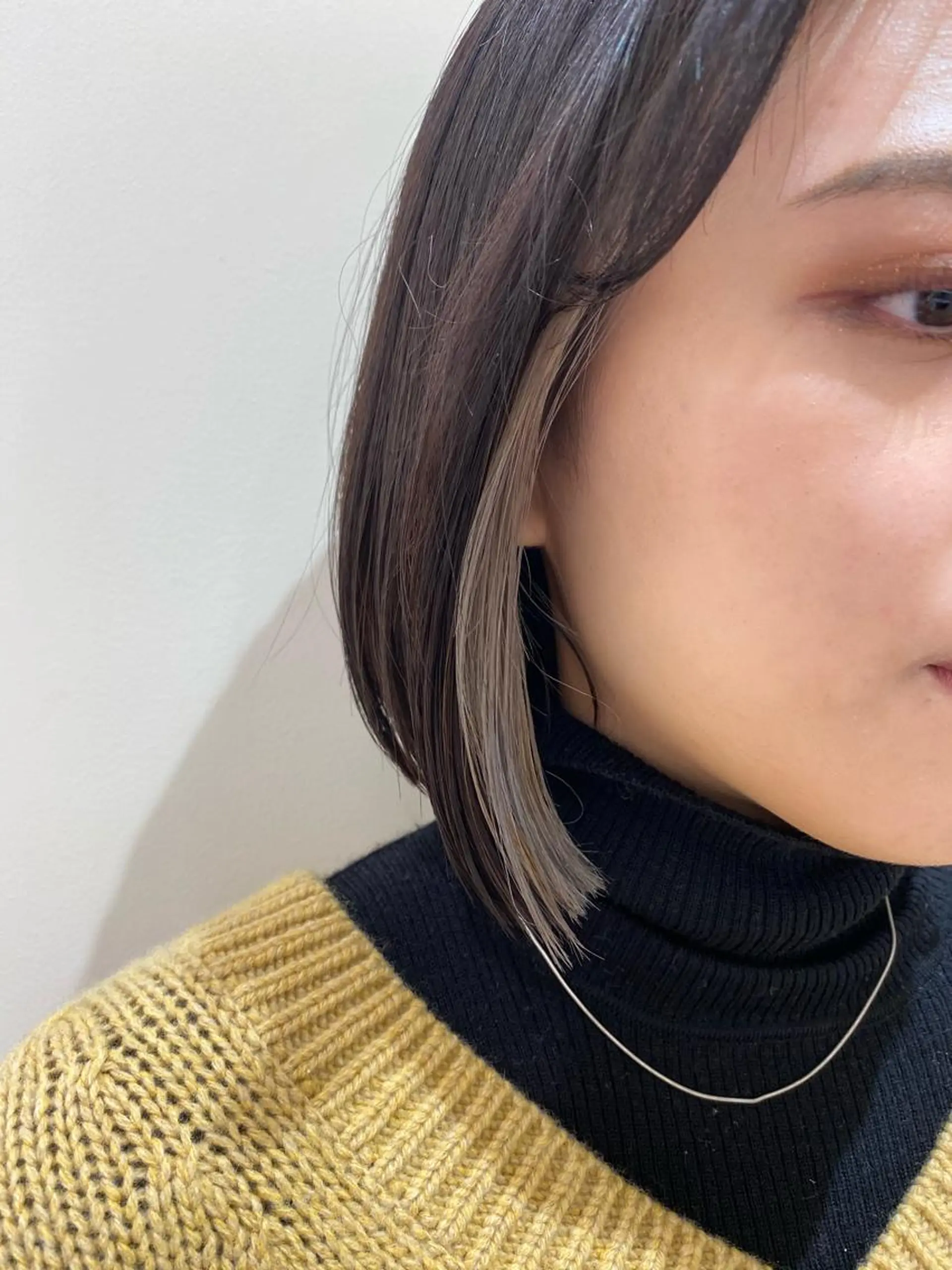 ショート カラー グレージュ インナーカラー ボブ カット ヘアカラー トリートメント プレイングカラー🤍 細めハイライトのヘアスタイル