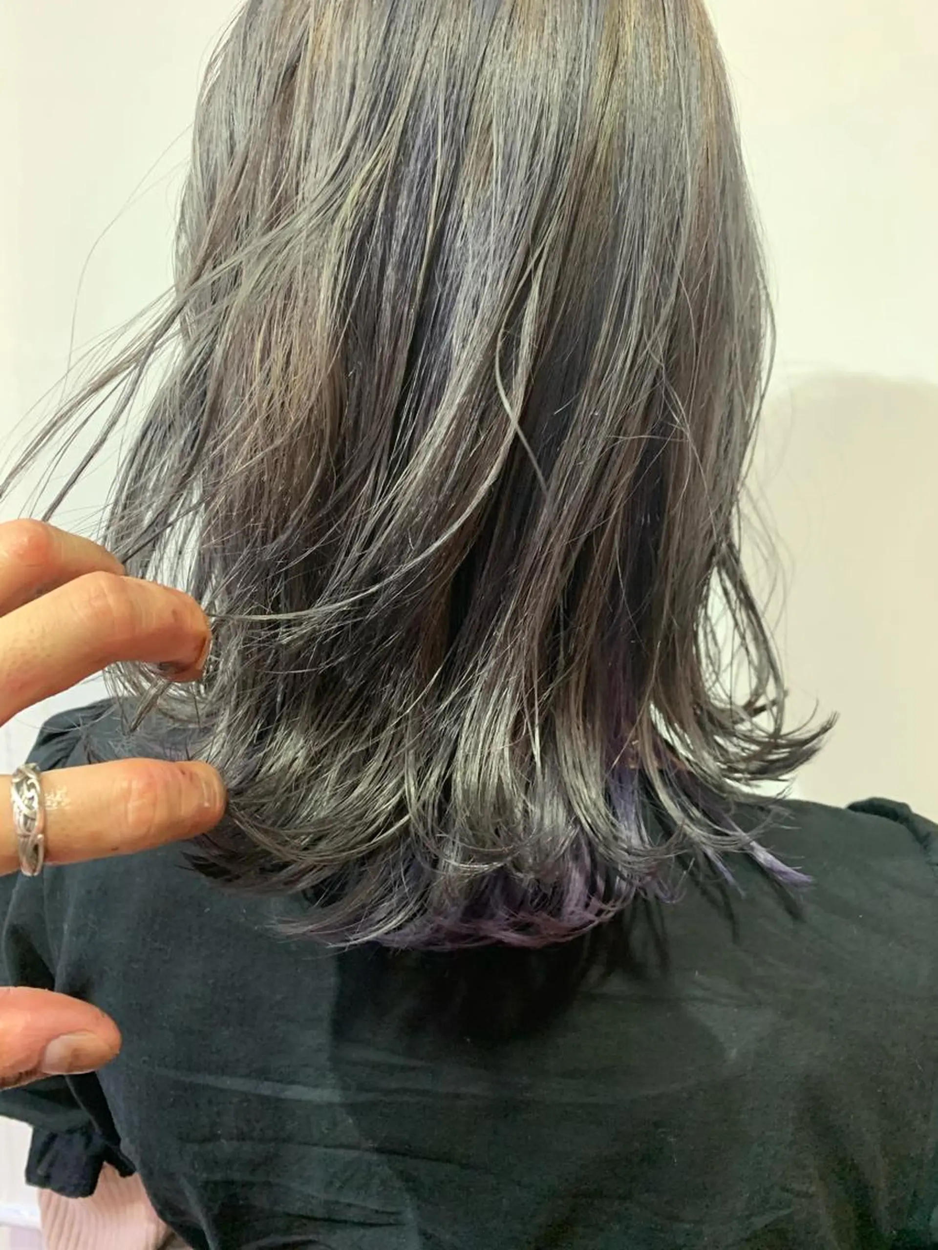 セミロング アッシュ パープルカラー ヘアカラー トリートメント ヘッドスパ ヘアセット 山口 竣也のヘアスタイル