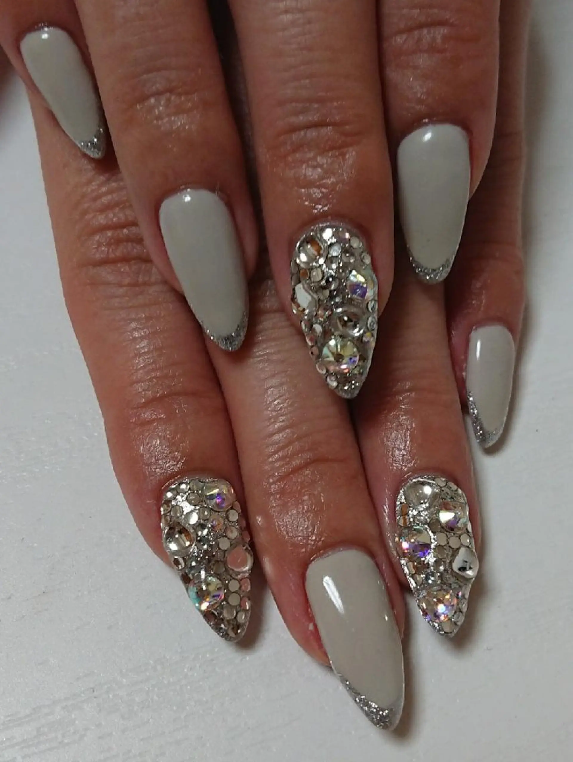 ネイル ストーンネイル Lilith Nailのネイルデザイン