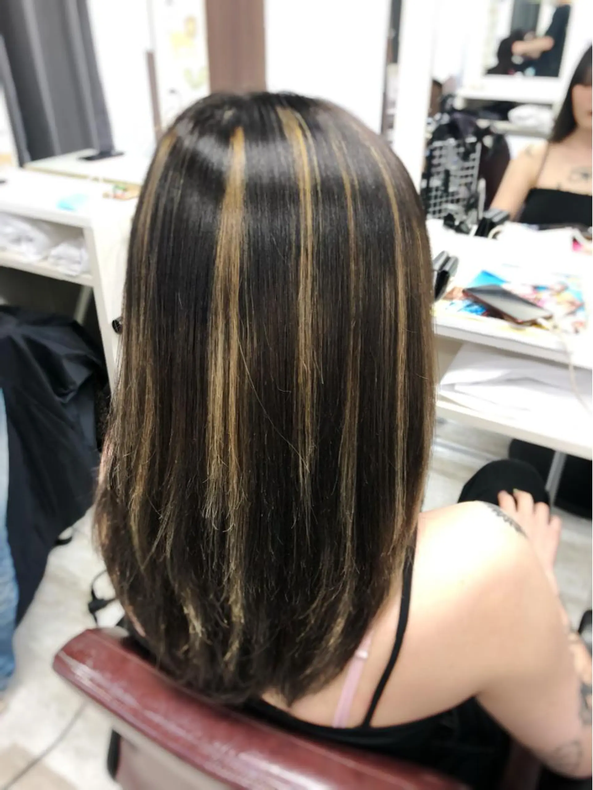 セミロング カラー メッシュ ヘアカラー 韓国ヘア🤍髪質改善 🇰🇷AKANEのヘアスタイル