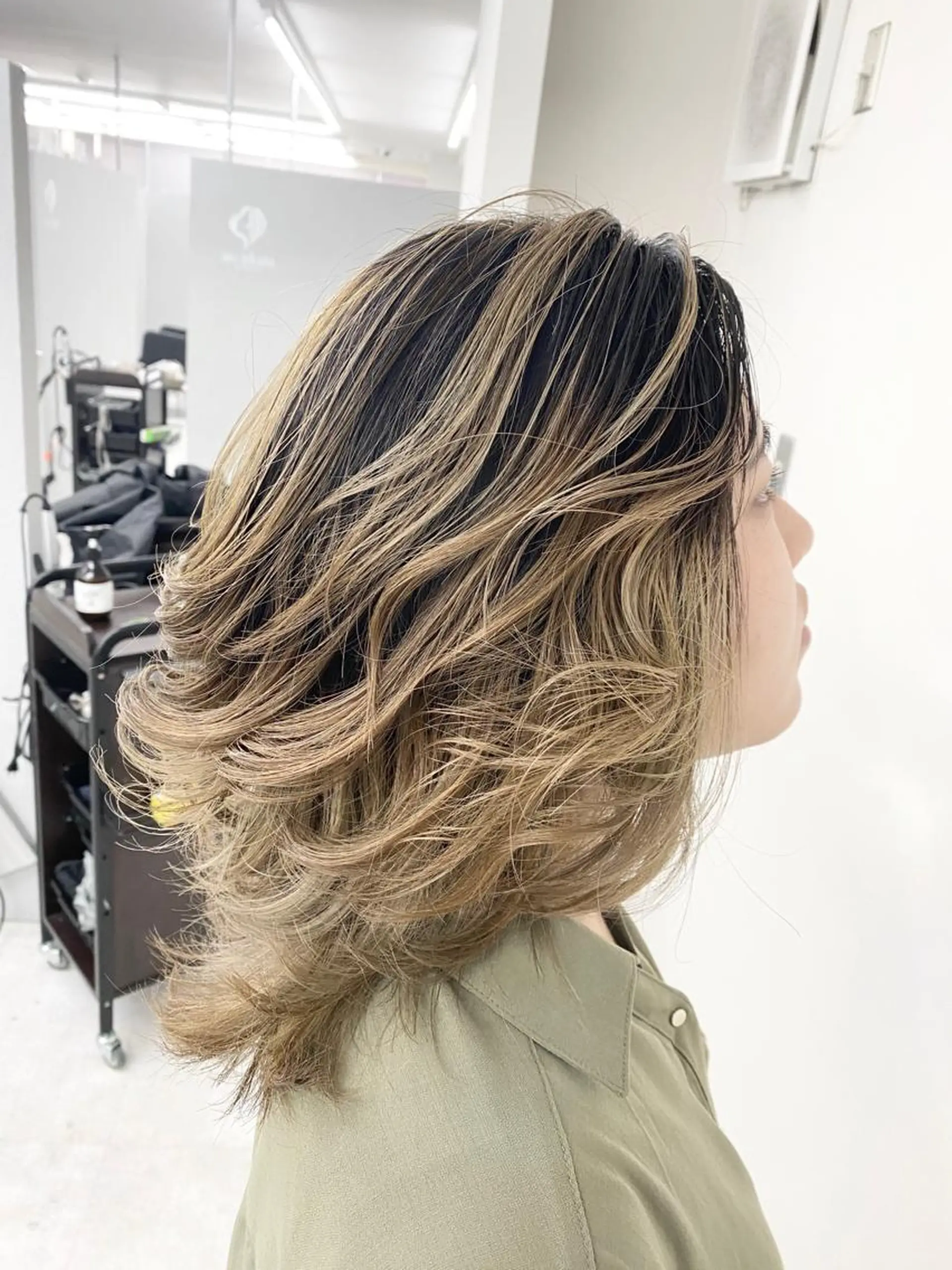 セミロング カラー ブリーチ カット ヘアカラー トリートメント ミルクティーカラー 🌈店長クボのヘアスタイル