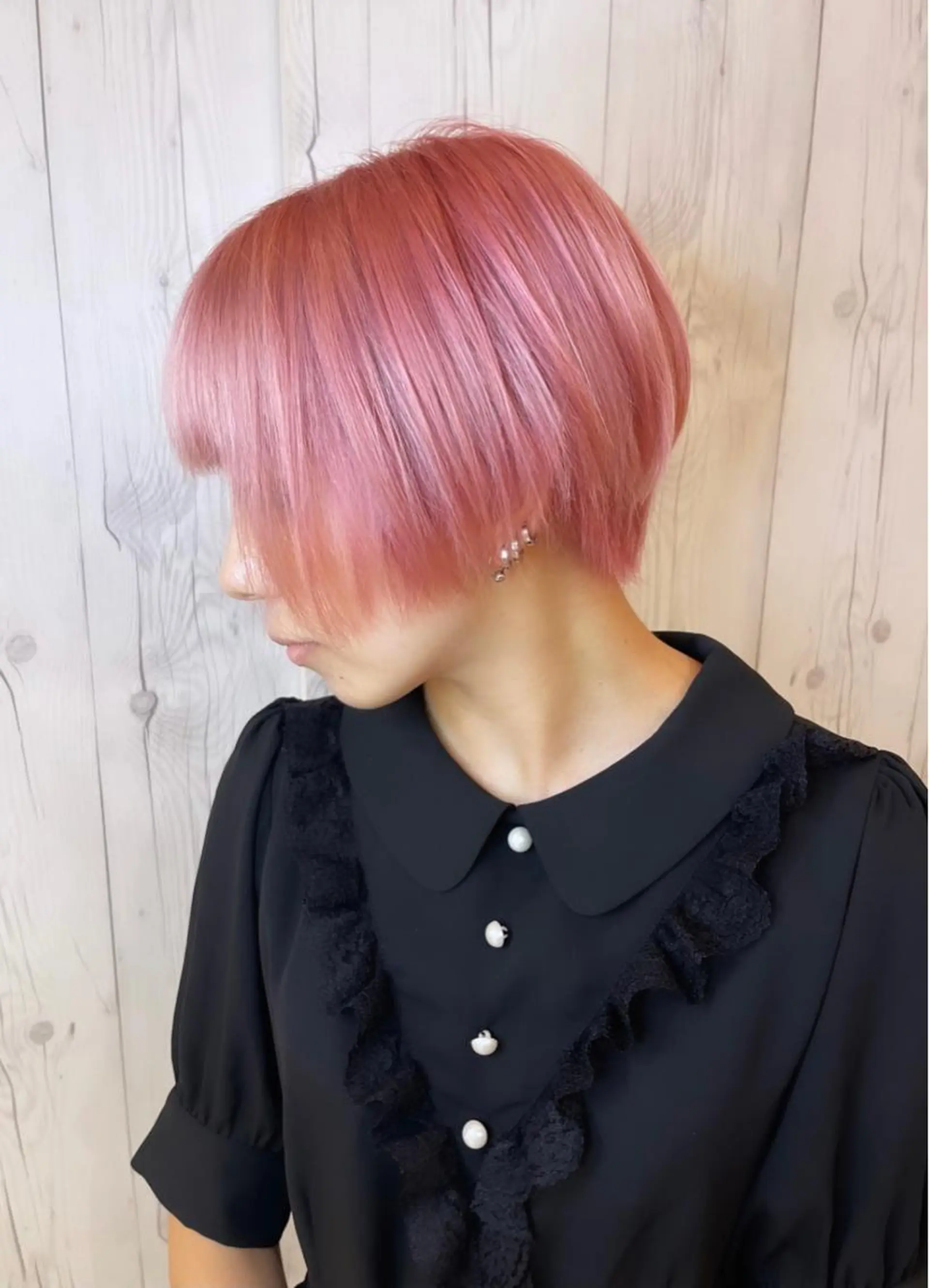 ショート カラー ブリーチ ハイトーンカラー ピンクカラー カット ヘアカラー 名古屋のピンク好き かずくん🦩のヘアスタイル