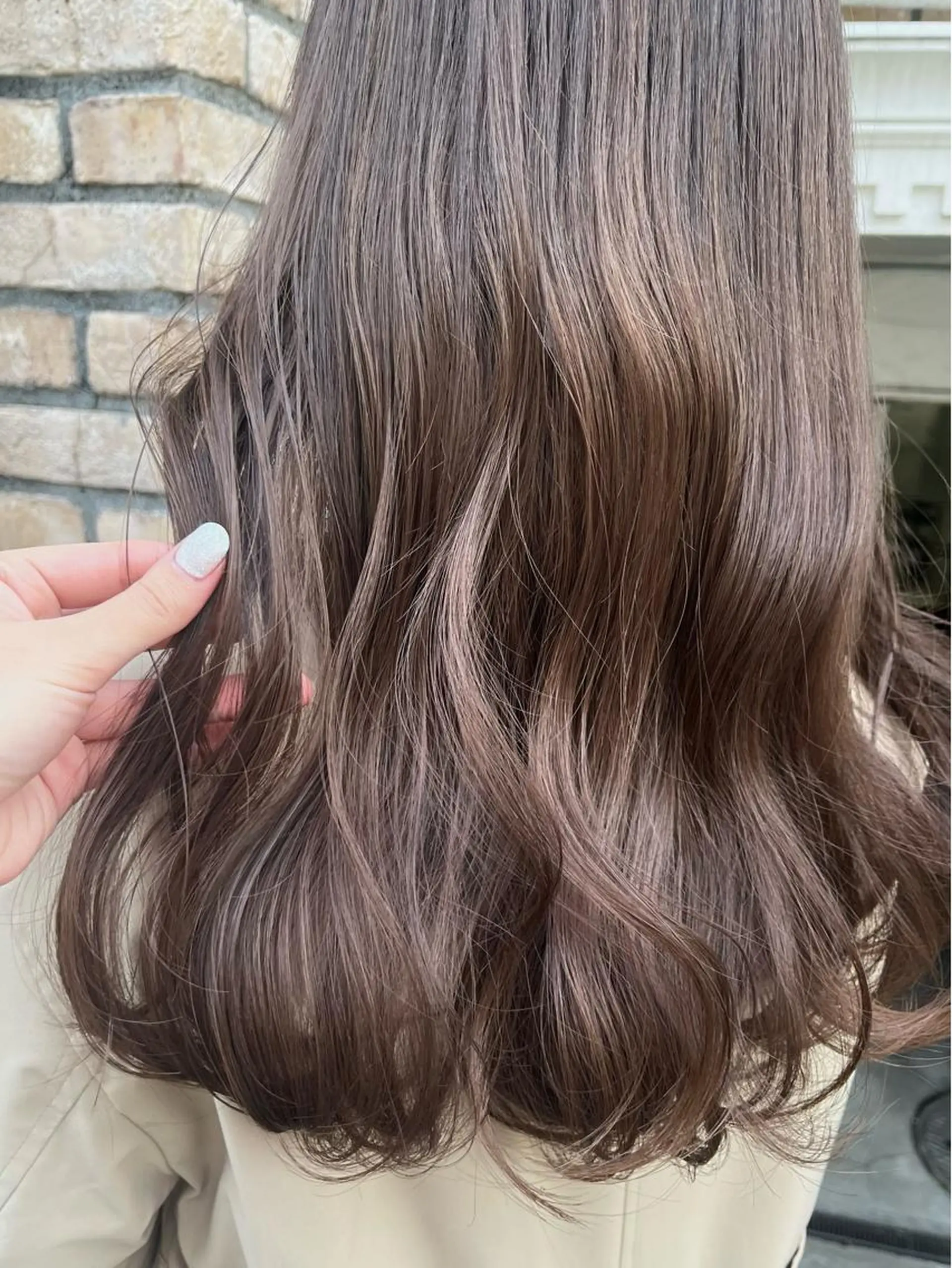 ロング カラー ヘアアレンジ ベージュカラー ブリーチ グレージュ ラベンダーカラー ラベンダーベージュ カット ヘアカラー トリートメント レイヤー/グレージュ 🤍奥開梨恵のヘアスタイル