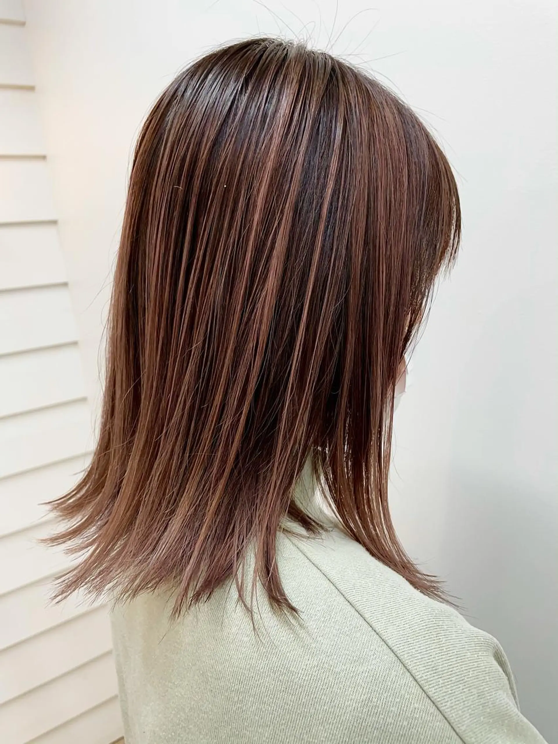 ミディアム レイヤーカット eL HAIR SALON なんば店所属・ブリーチカラー特化 /焼田貴明のヘアスタイル