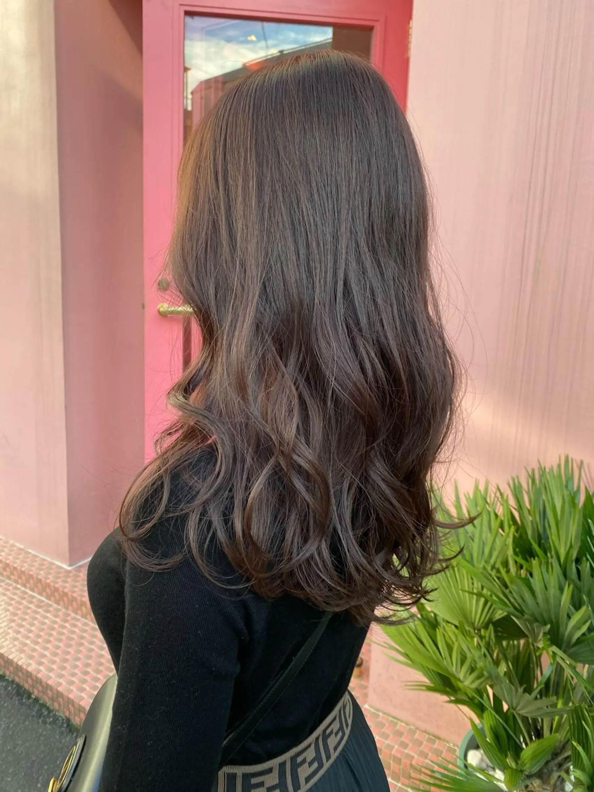 セミロング カラー ブラウンカラー ラベンダーカラー ラベンダーブラウン ヘアカラー トリートメント 顔まわりカット✨艶髪 ✨髪質改善✨伴響佳のヘアスタイル