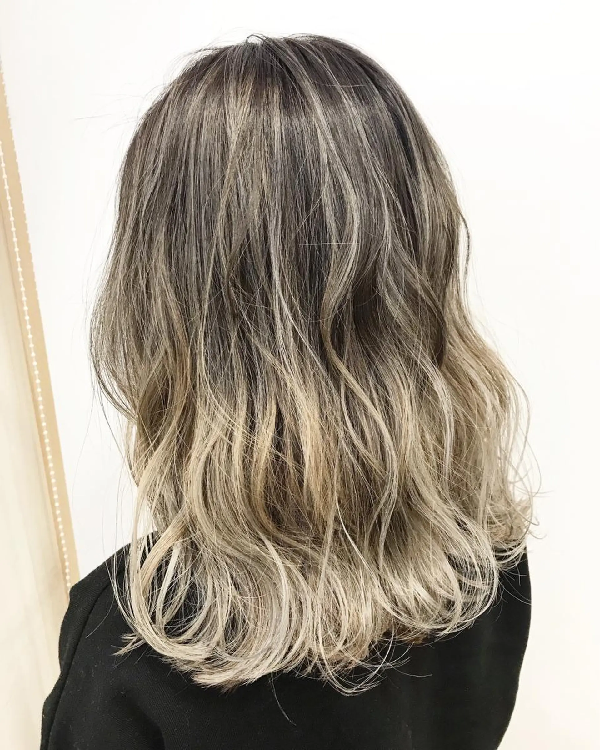 ミディアム ハルカ/透け感カラー /顔周りレイヤーのヘアスタイル