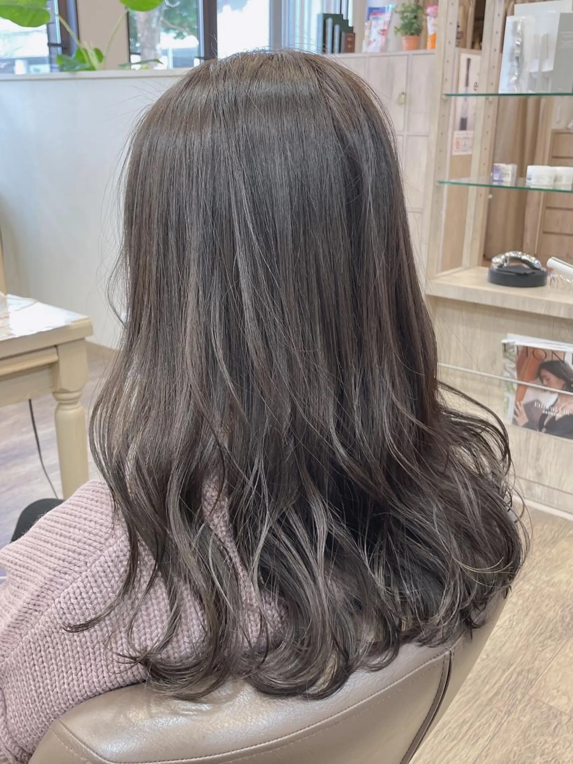 ロング カラー イルミナカラー スターダスト ヘアカラー 尚平 髪質改善 大人のデザインカラーのその他イメージ