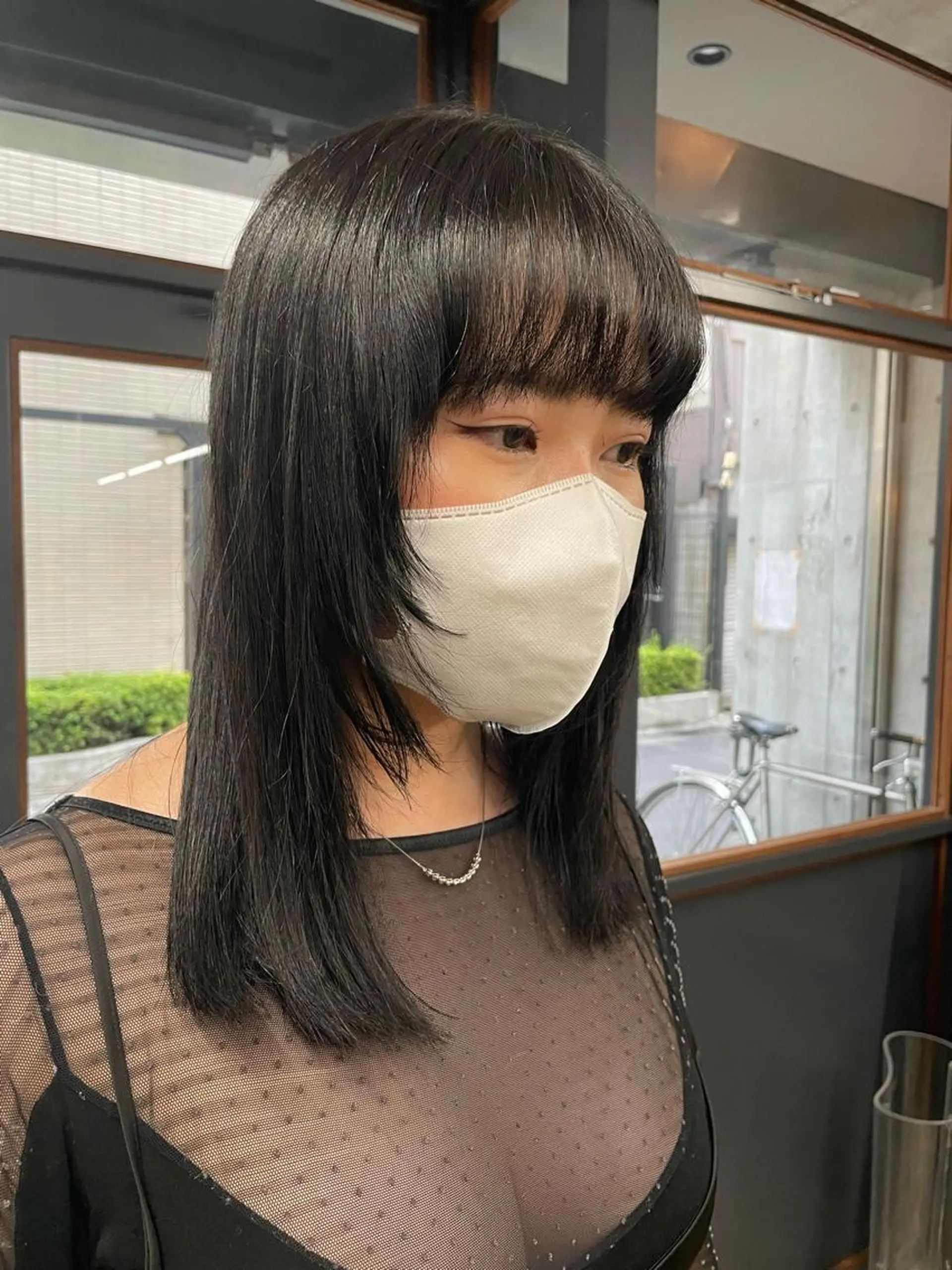 ロング カラー 黒髪 ナチュラルブラック 顔まわりレイヤー 顔周りカット 姫カット カット ヘアカラー トリートメント ボブ/透明感カラー EMIRIのヘアスタイル