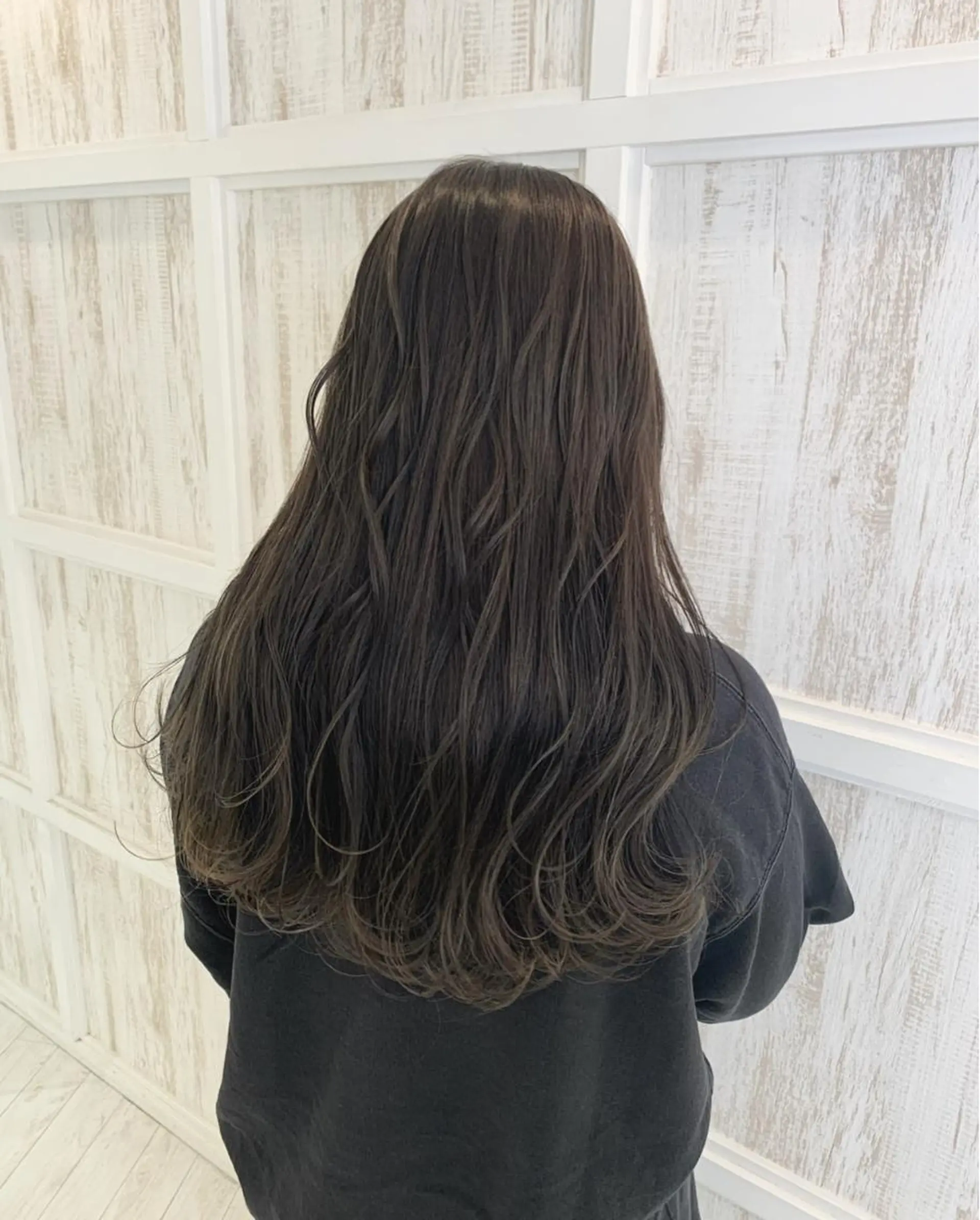 ロング カラー アッシュ ブルーカラー ブルージュ グレージュ エクステ　ユノキ リョウタのヘアスタイル