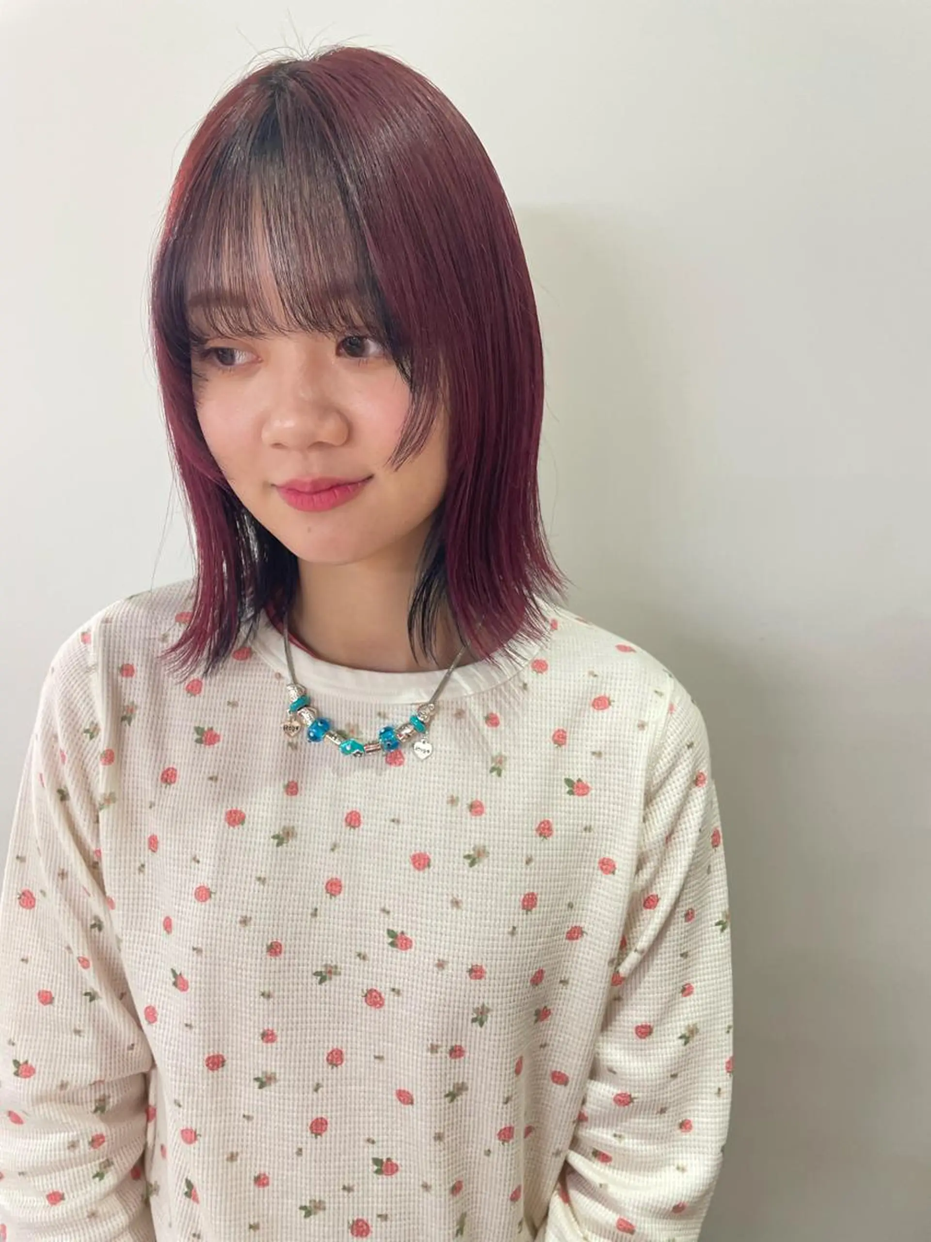 ミディアム カラー ミストバング 黒髪 ブラウンカラー デザインカラー イヤリングカラー ヘアカラー トリートメント MIU/ルーツカラー ボブ/顔周りレイヤーのヘアスタイル